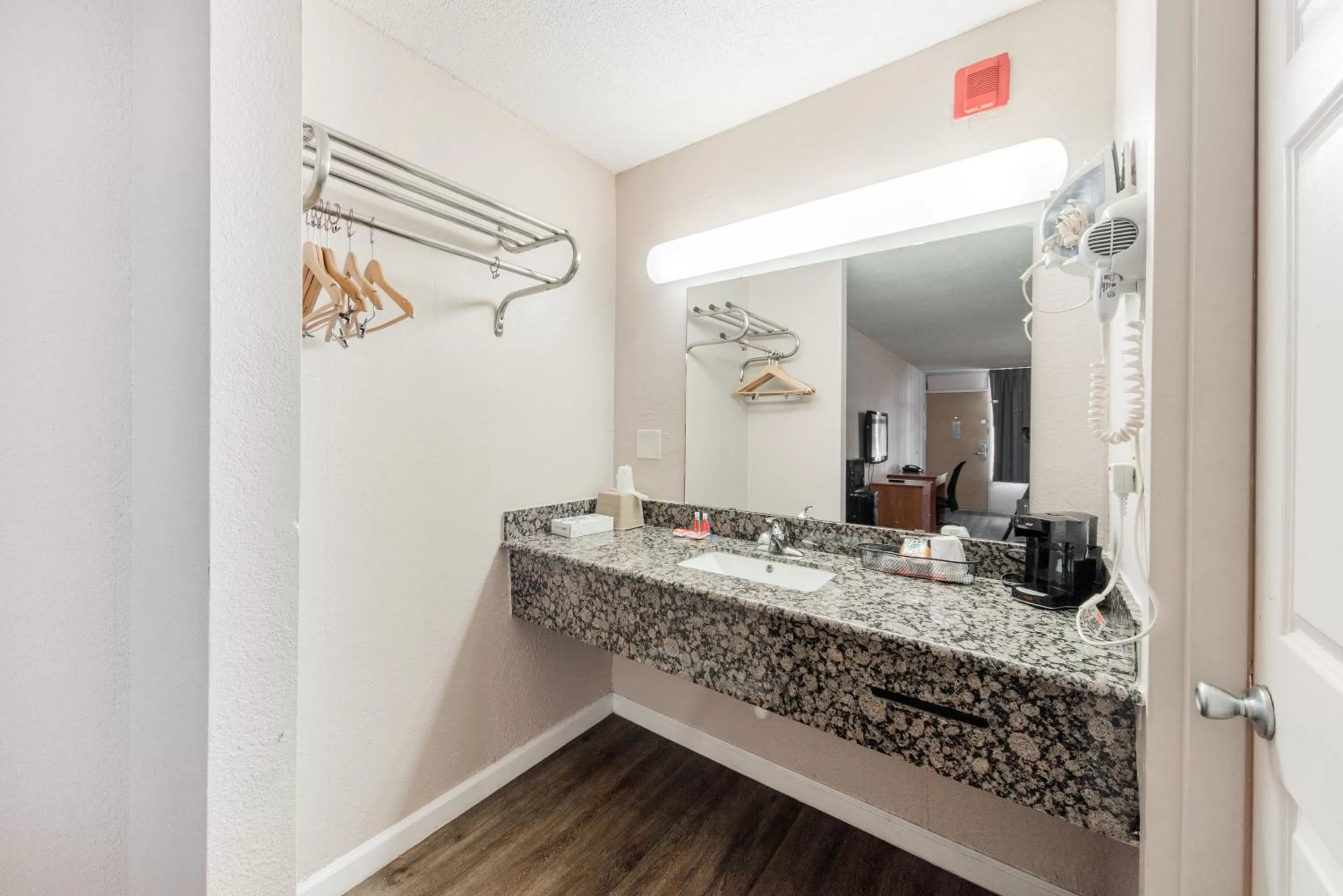 wardrobe in Econo Lodge Inn & Suites Near Bricktown