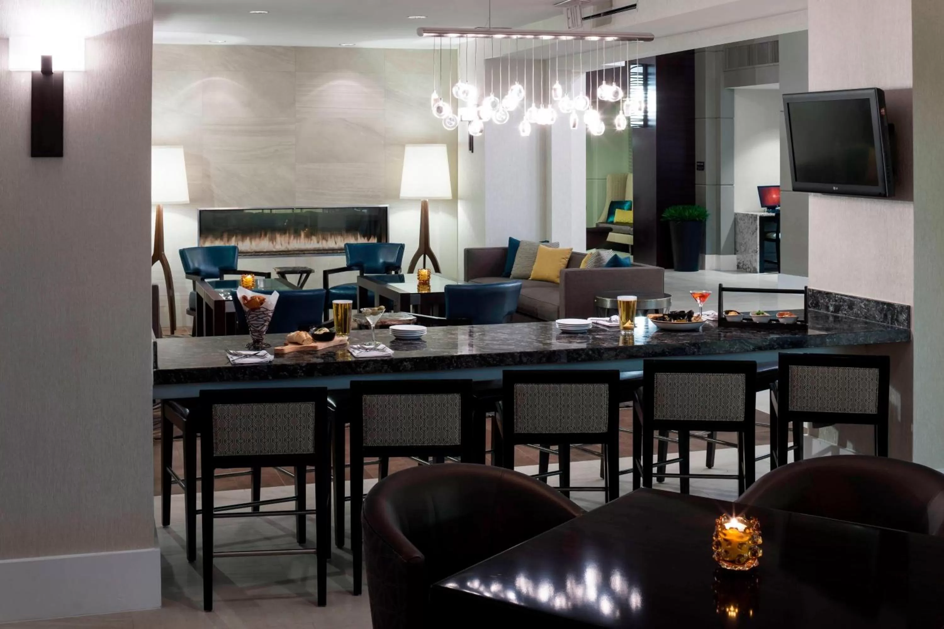 Lounge or bar in Fairfax Marriott at Fair Oaks