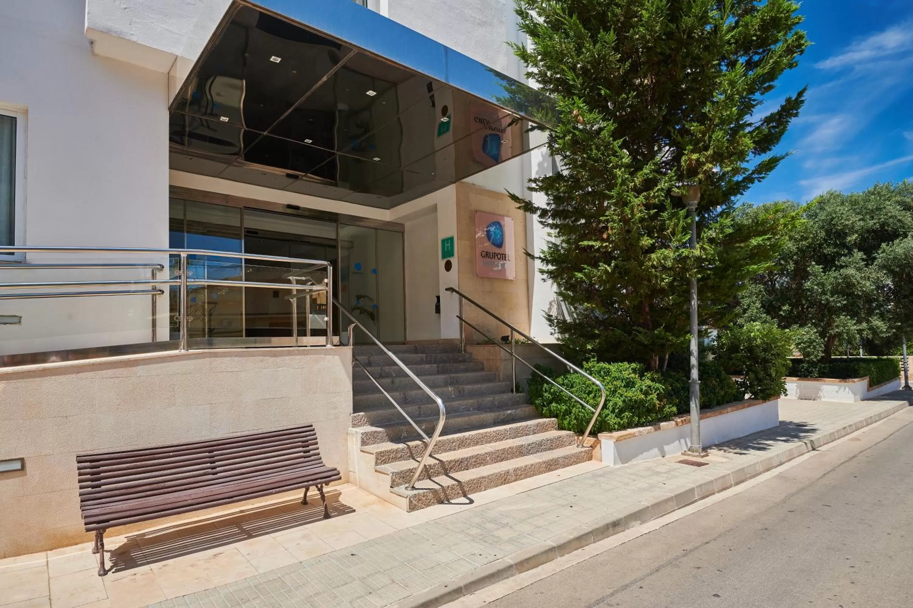 Facade/entrance in Grupotel Montecarlo