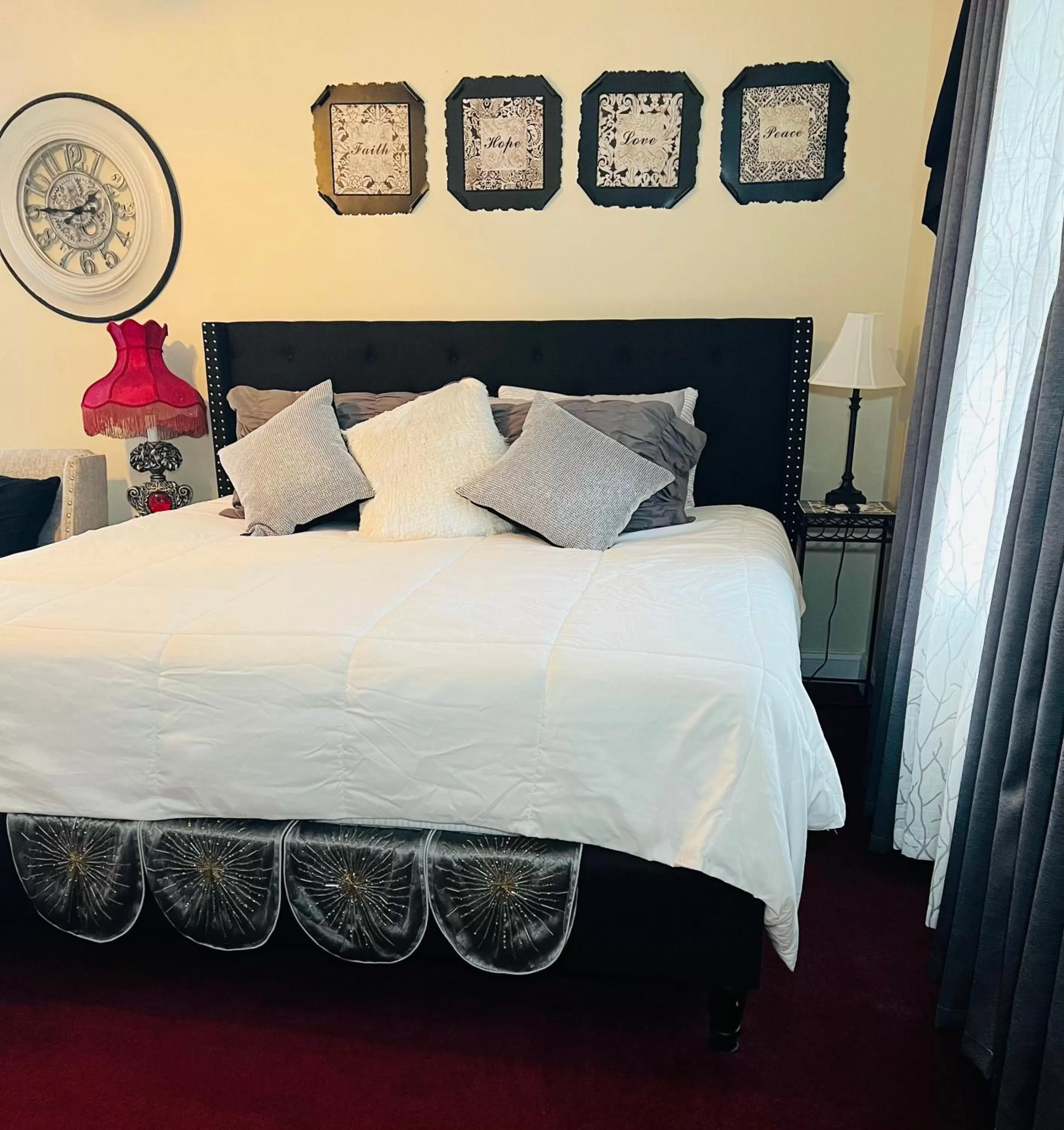 Bed in Ma Margarets House Bed and Breakfast