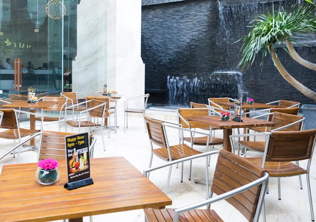 Lounge or bar in Maple Hotel & Apartment