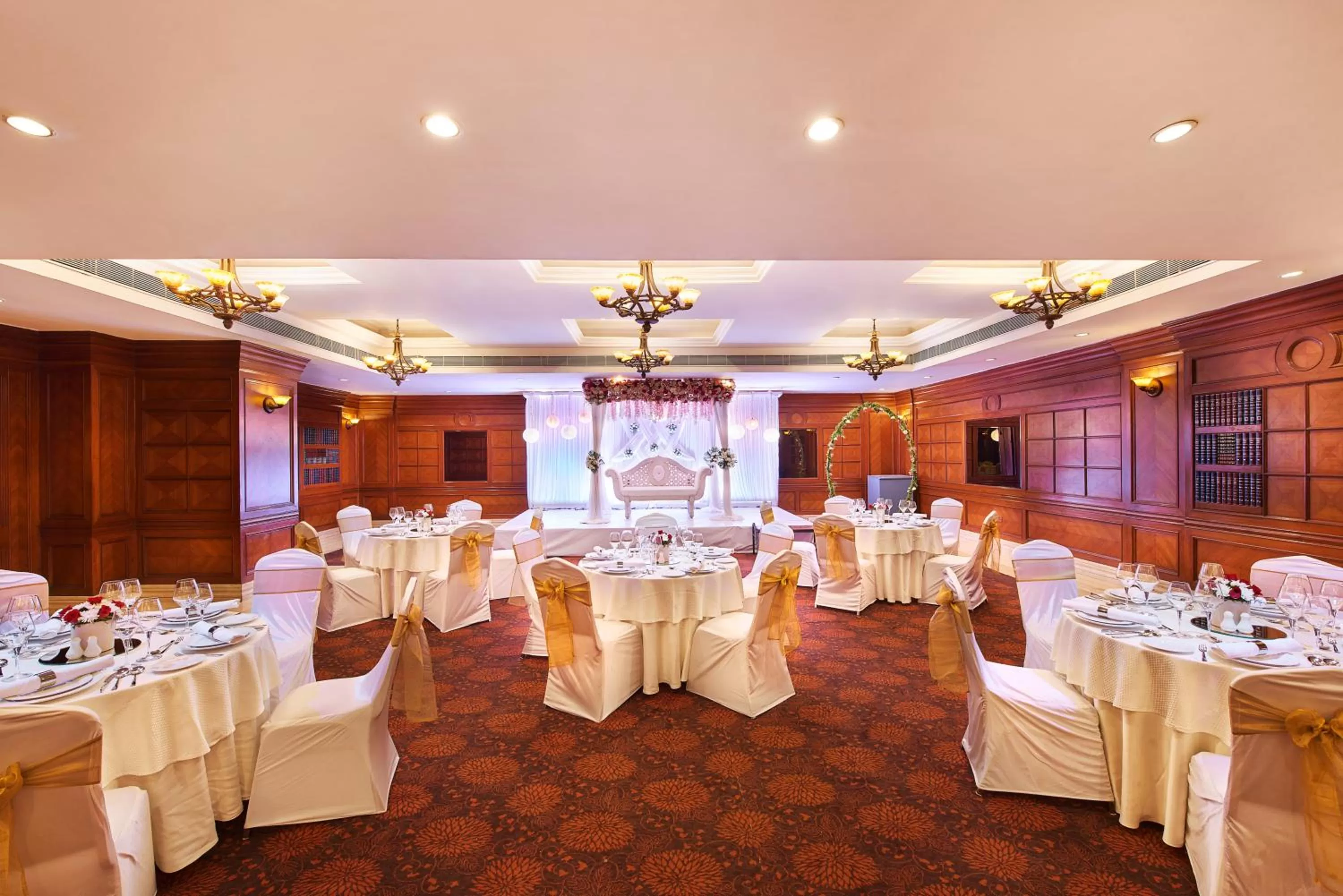 Restaurant/places to eat in The Accord Metropolitan