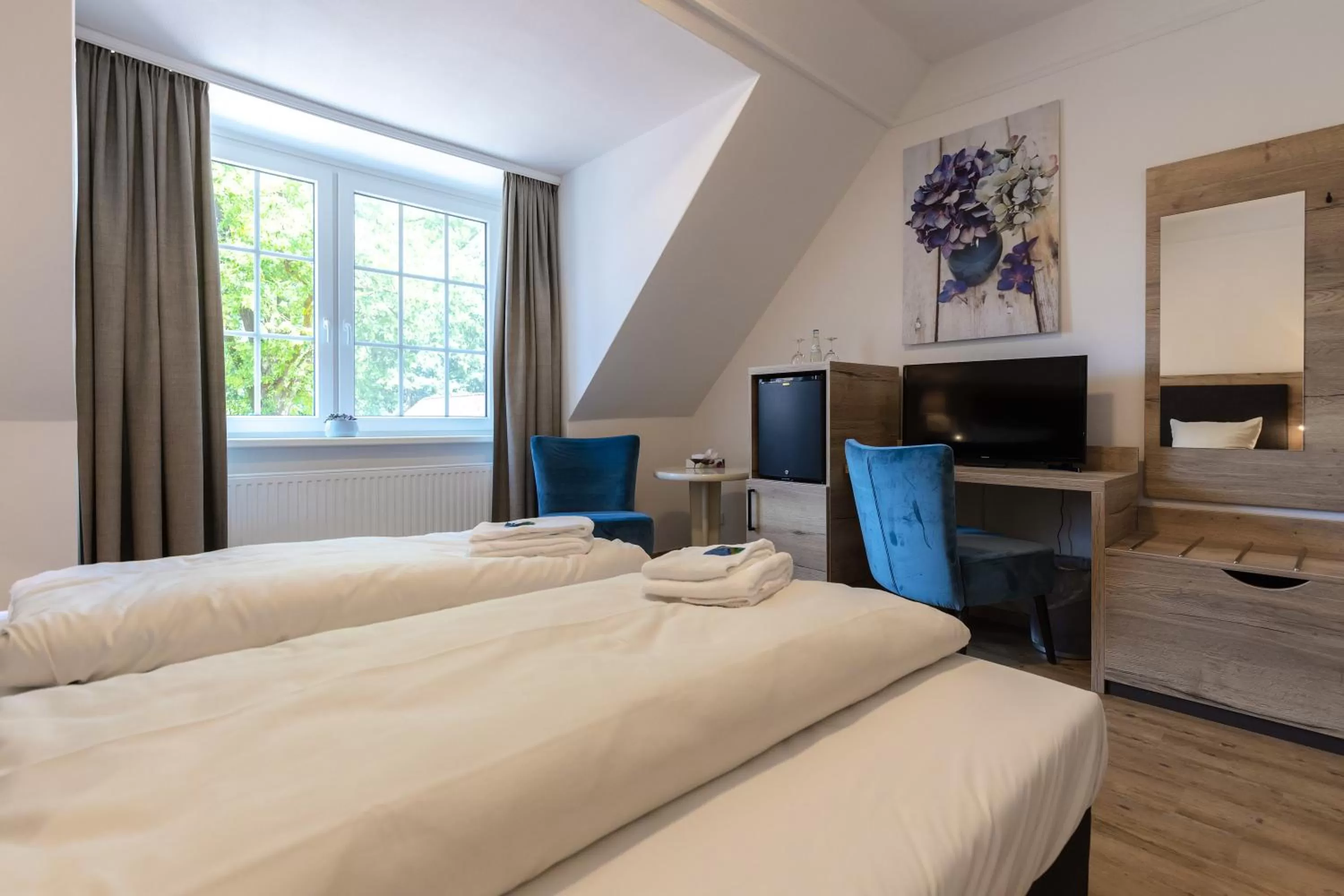 Photo of the whole room, Bed in Landhotel Gutshof im Oertzetal in Oldendorf, Südheide