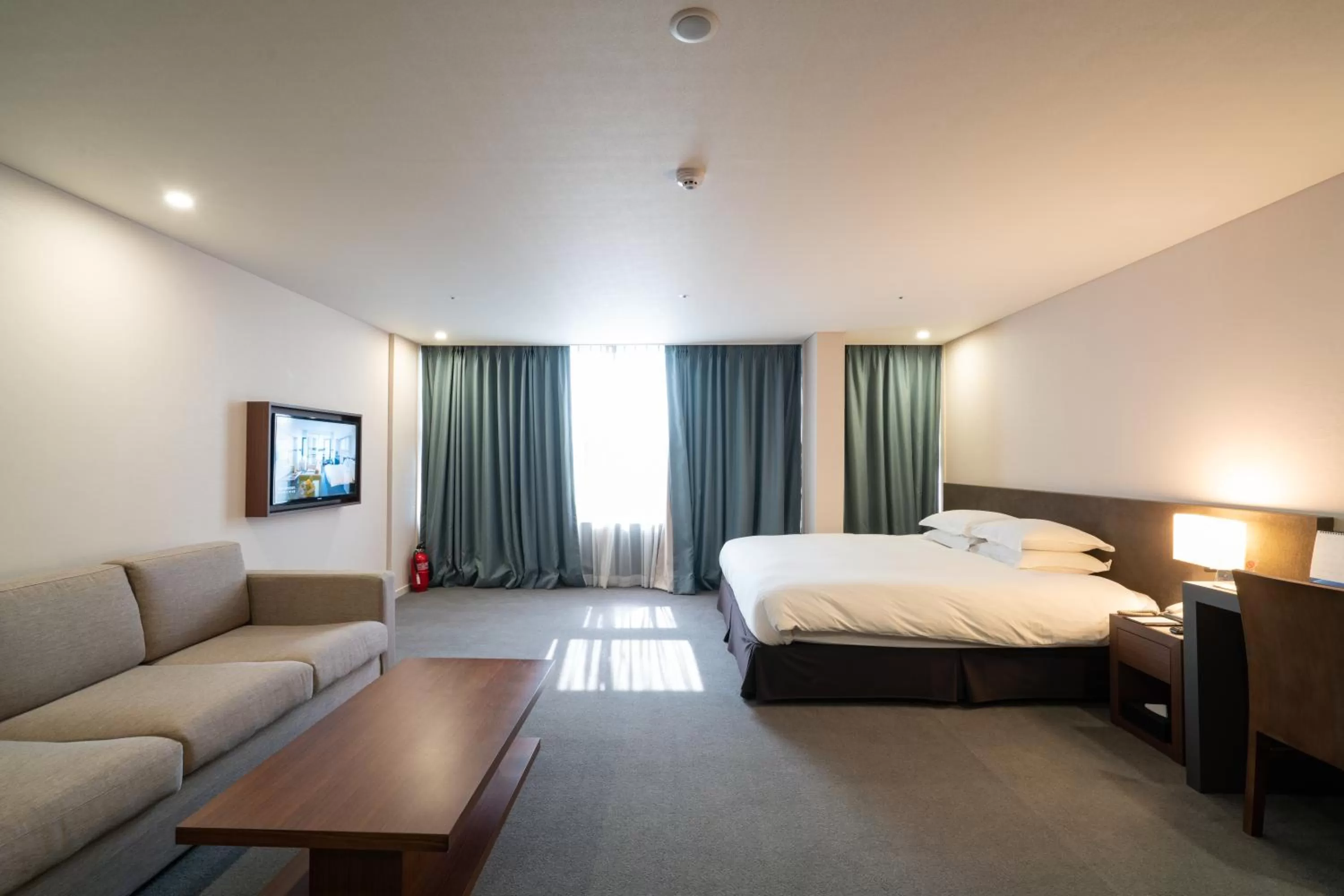 Bedroom, Bed in Best Western Jeju Hotel