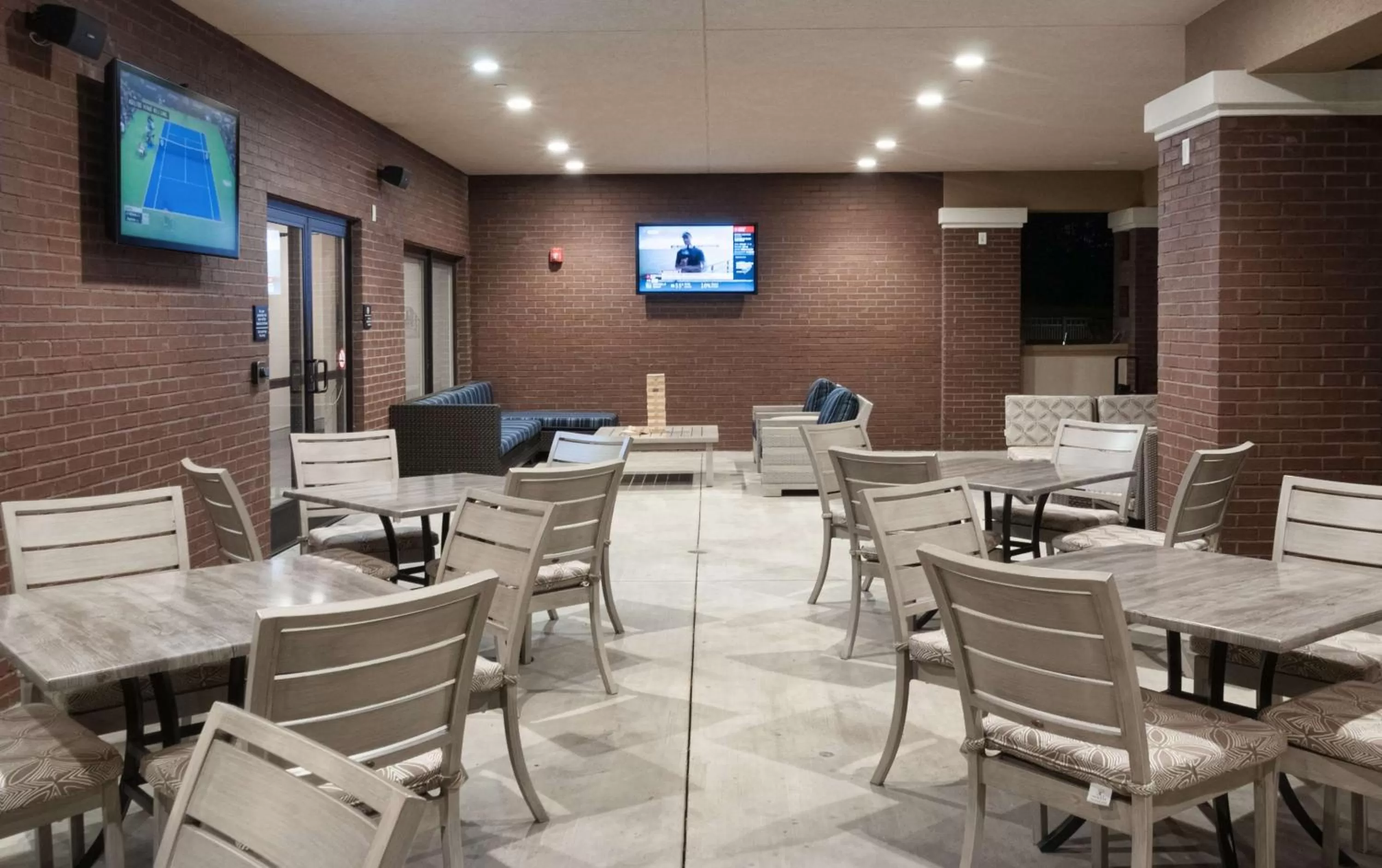 Inner courtyard view in Hampton Inn & Suites by Hilton Augusta-Washington Rd