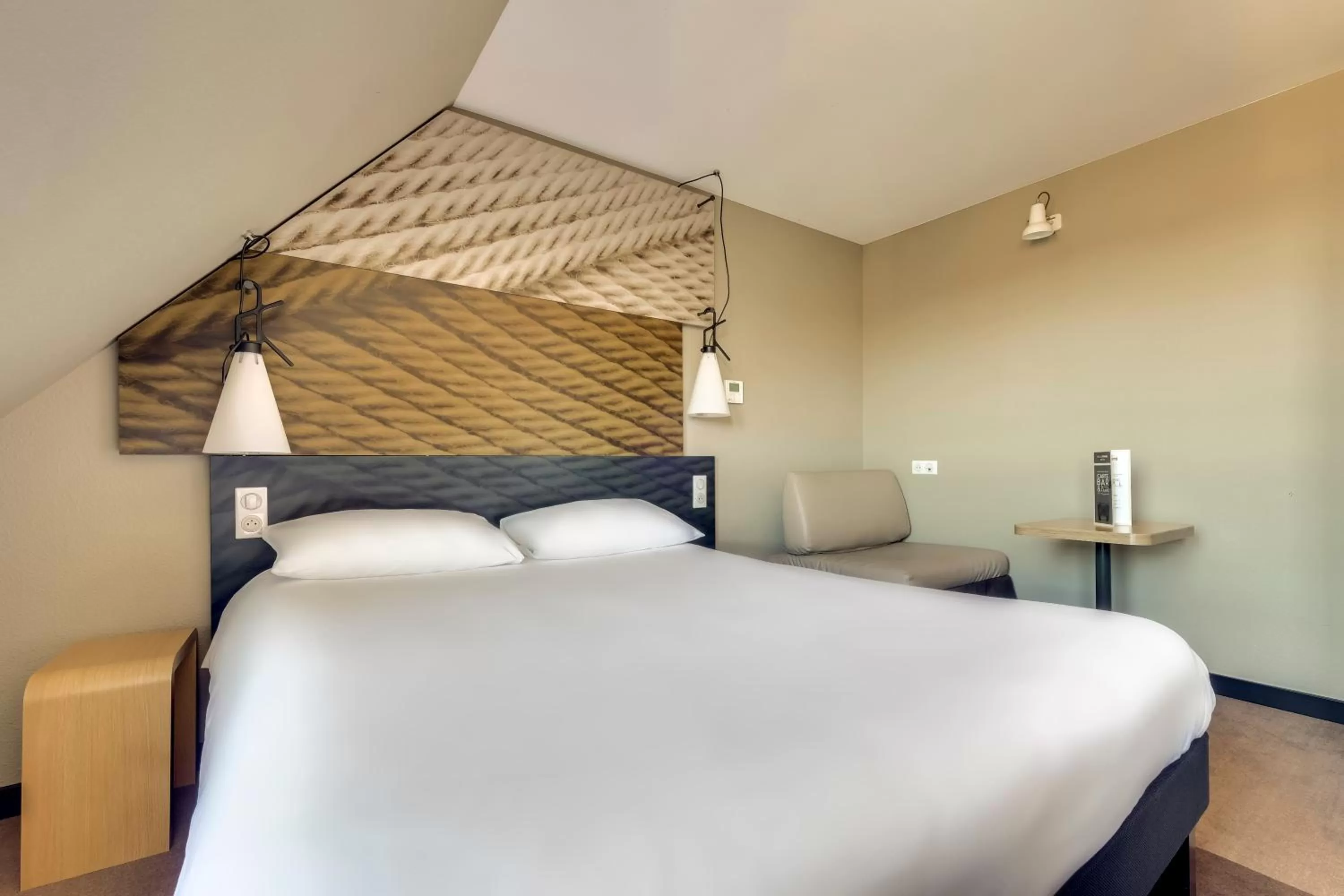 Bed in ibis Rueil-Malmaison Centre