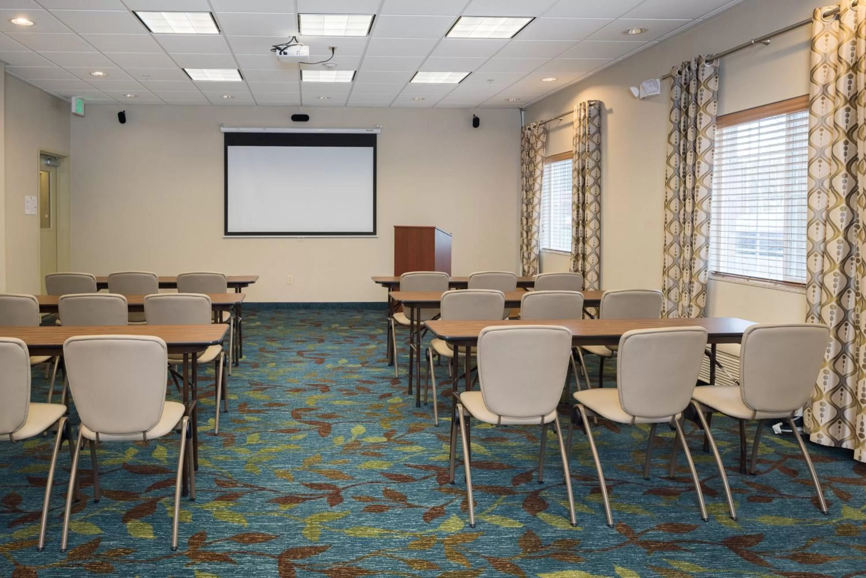 Meeting/conference room in Candlewood Suites Olympia - Lacey by IHG