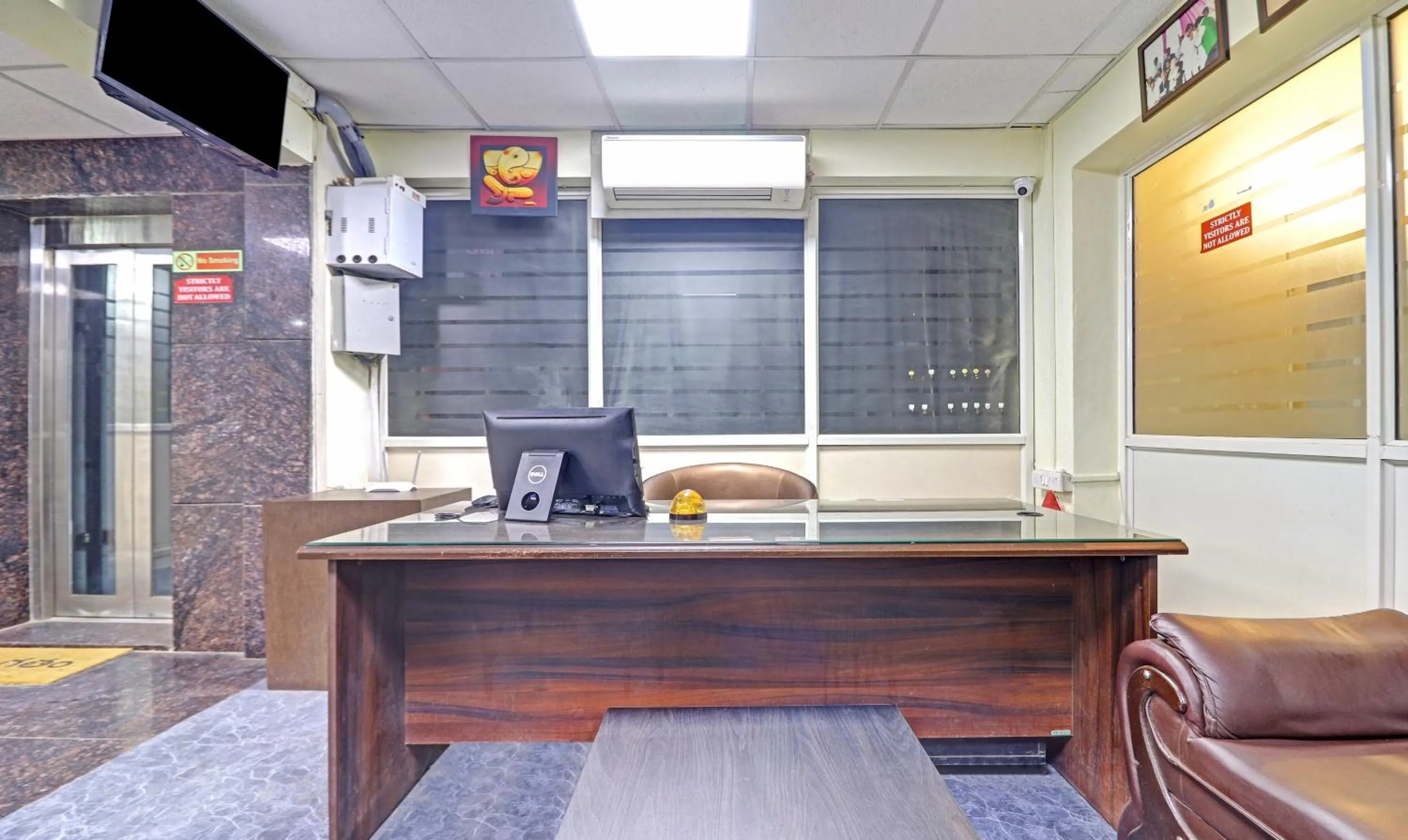 Lobby or reception in OYO 10595 Hotel Mirras