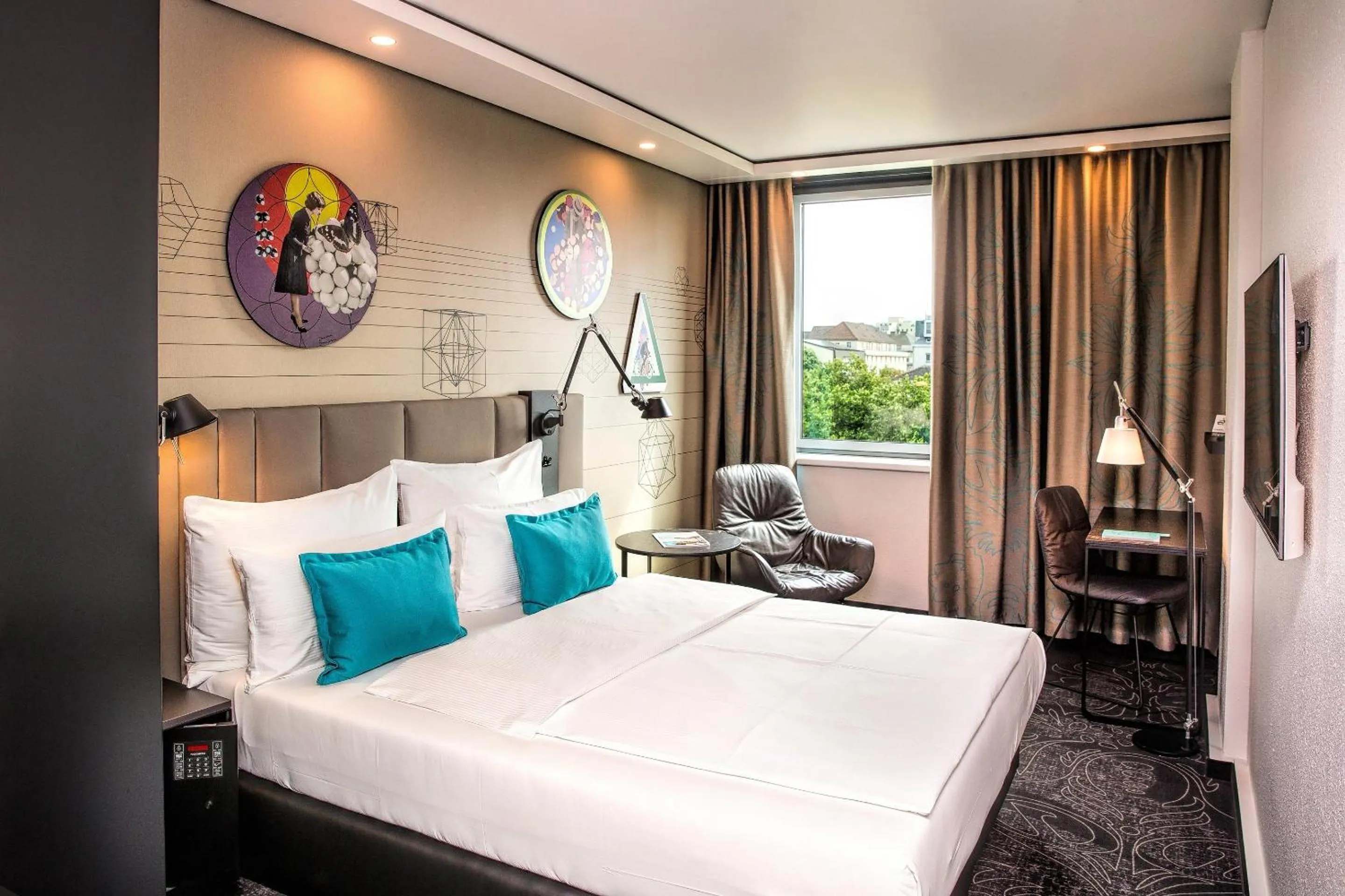 Photo of the whole room, Bed in Motel One Wien Westbahnhof