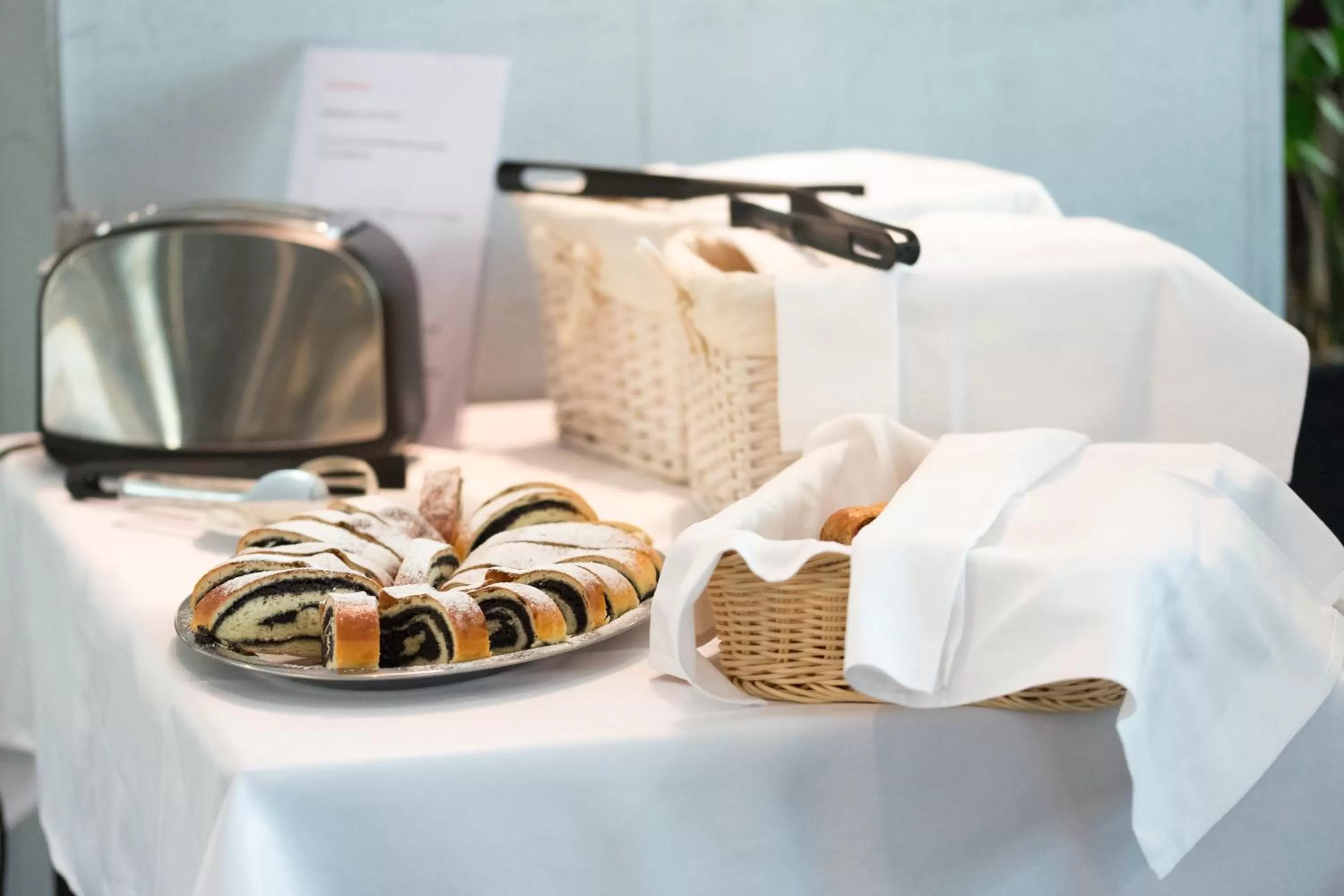 Food and drinks in Hotel Modena