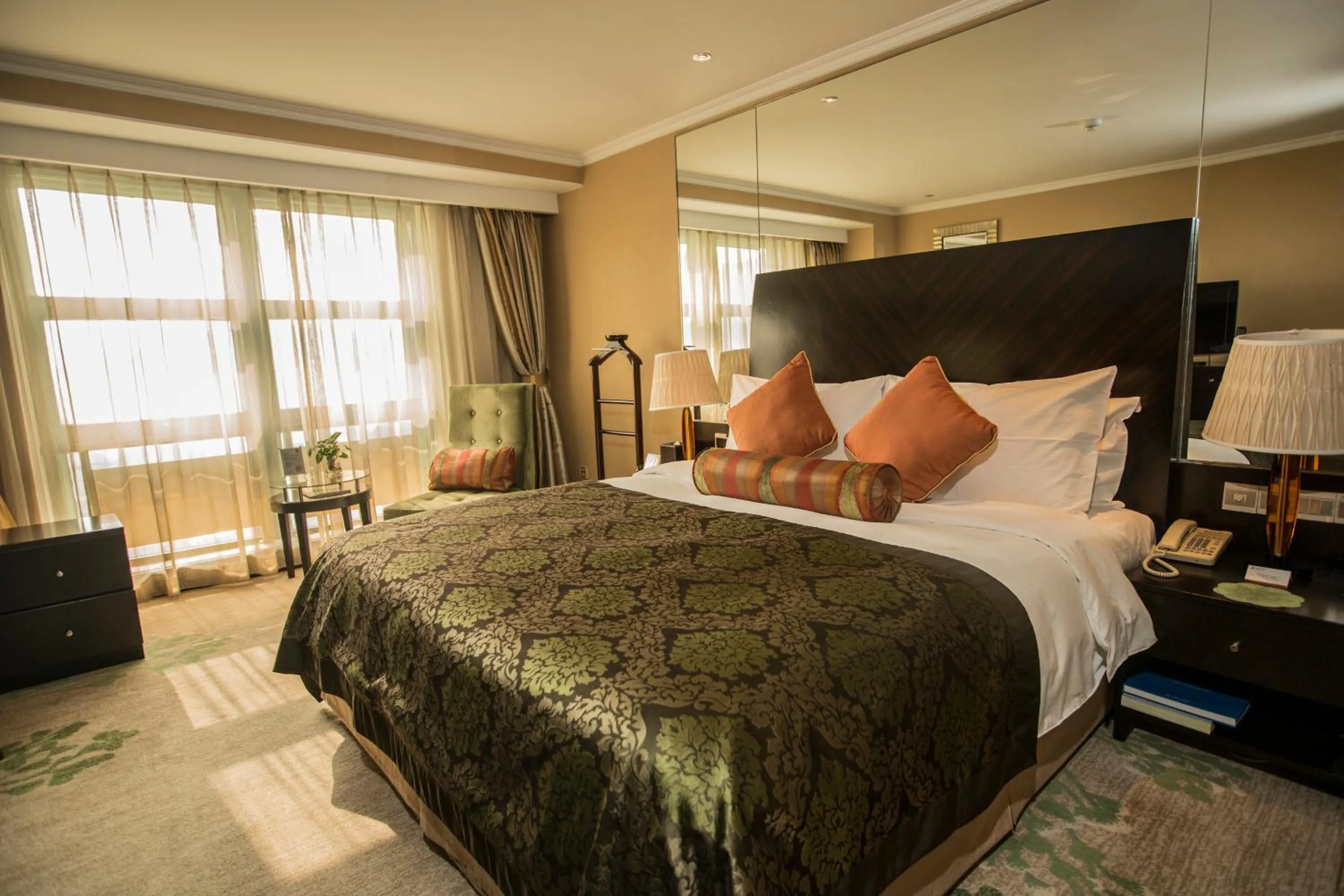 Bed in Merry Hotel Shanghai (Former Rendezvous Merry Hotel Shanghai)