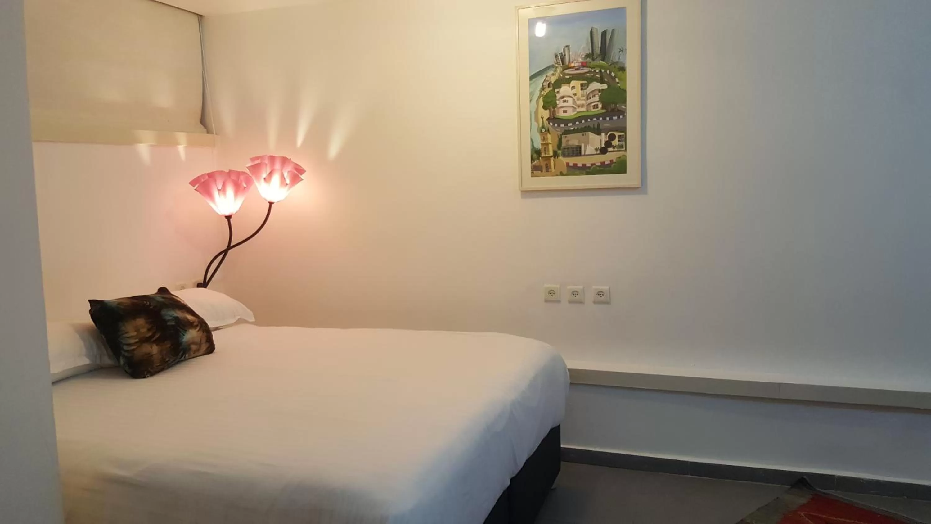 English Basement Apartment - single occupancy in Townhouse Residence a member of Brown Hotels