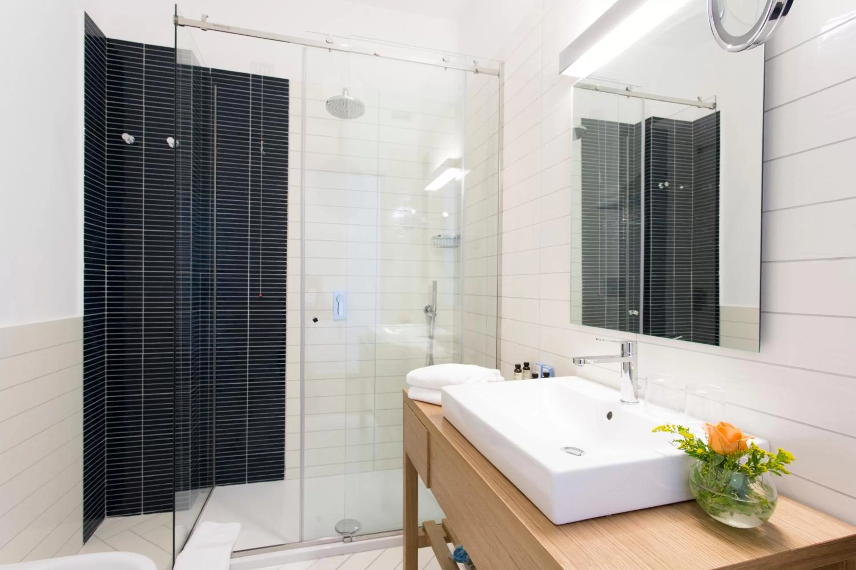 Shower in Villa Fiorella Art Hotel