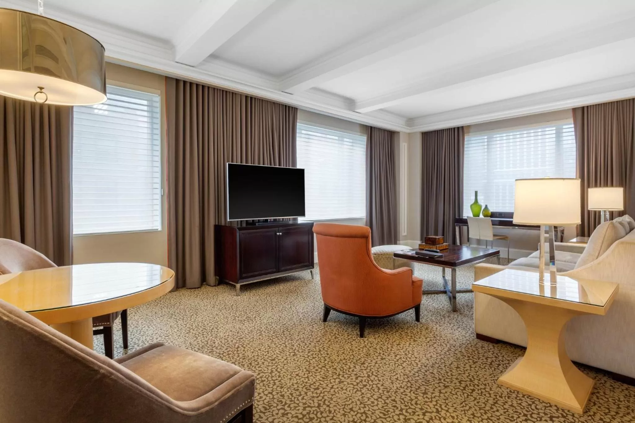 Photo of the whole room in Omni Berkshire Place