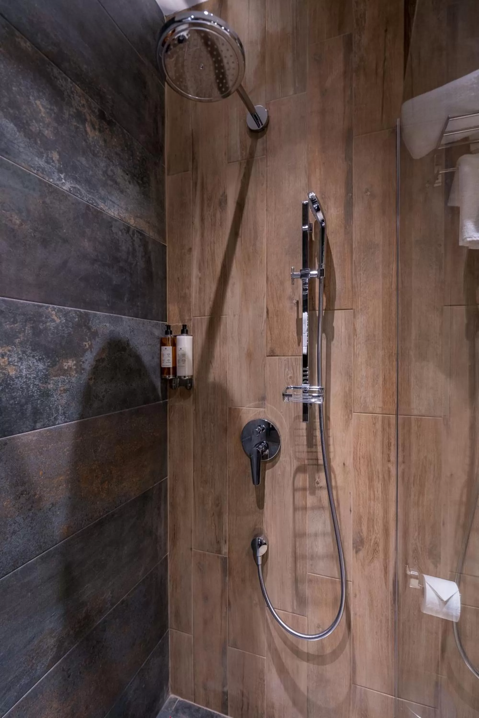 Shower in Bridge Hotel