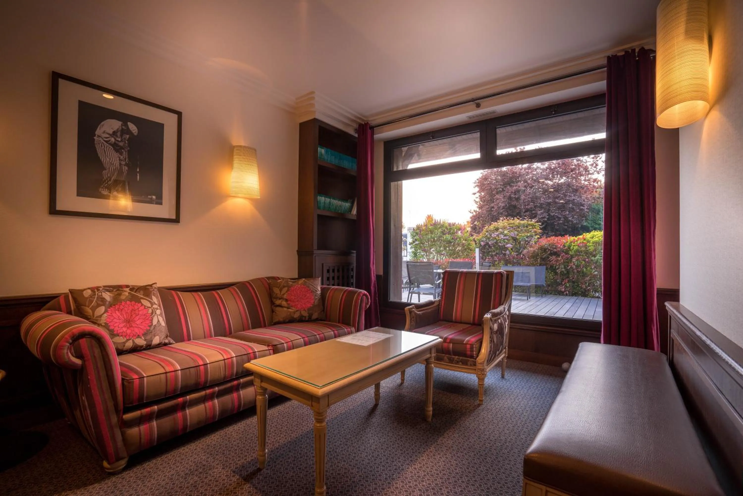 Library in Best Western Plus Hostellerie Du Vallon