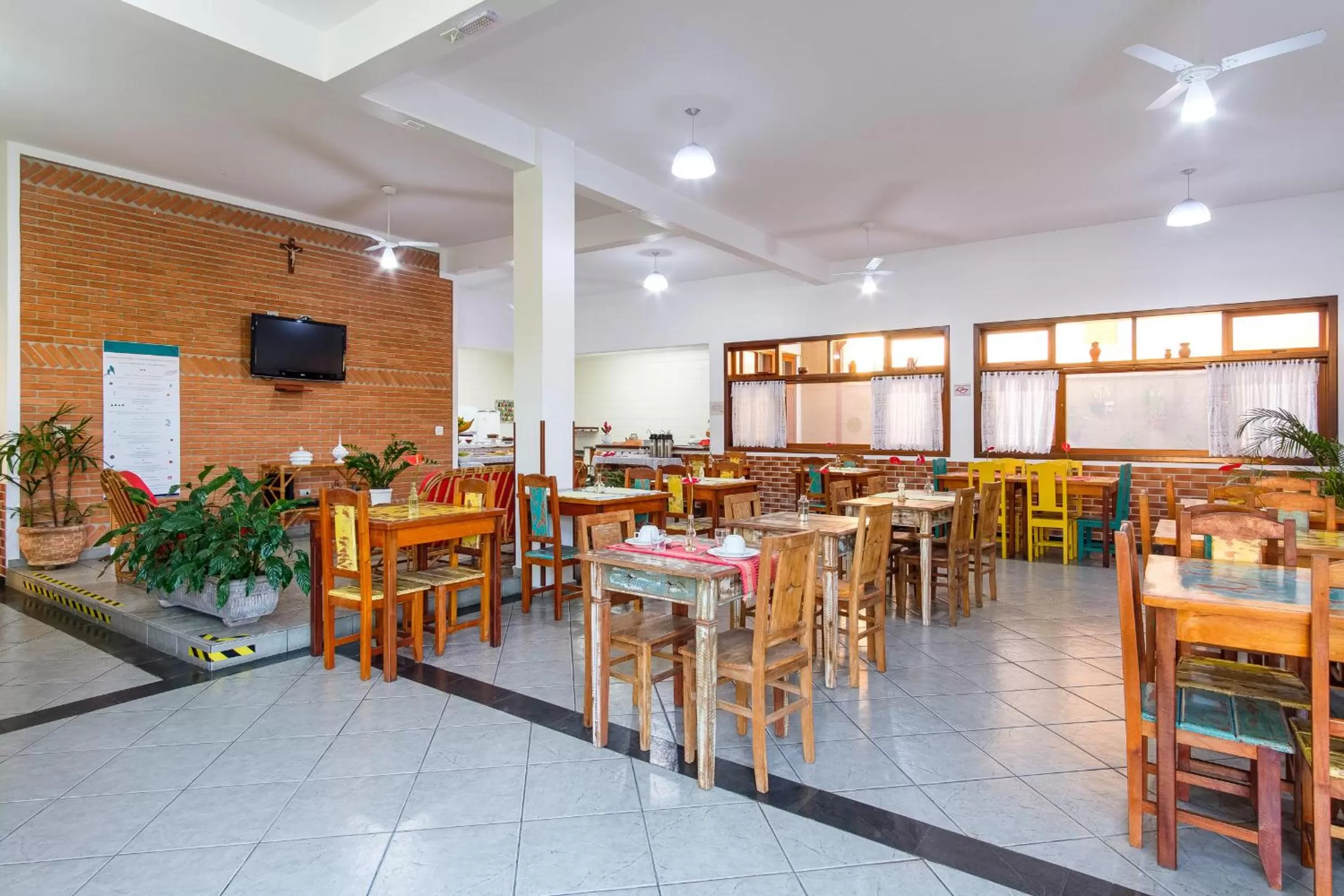 Restaurant/places to eat in Pousada Vivamar