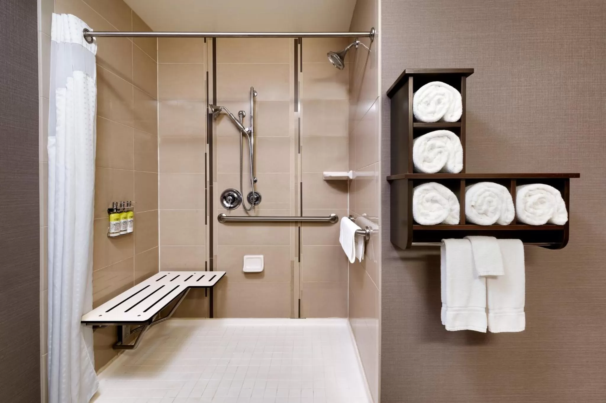 Bathroom in Holiday Inn Express Hotel & Suites Billings by IHG