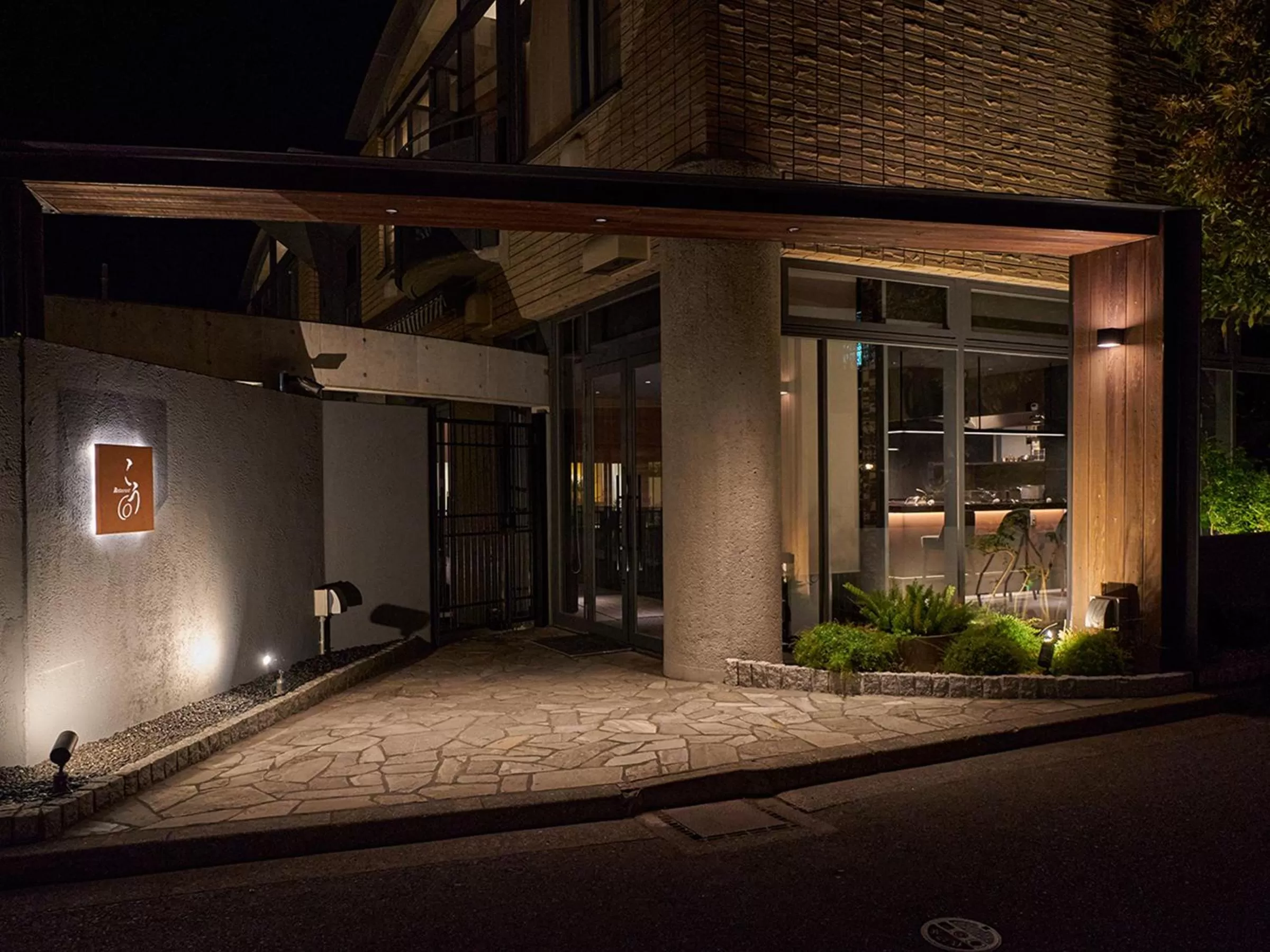 Restaurant/places to eat in WeBase KAMAKURA