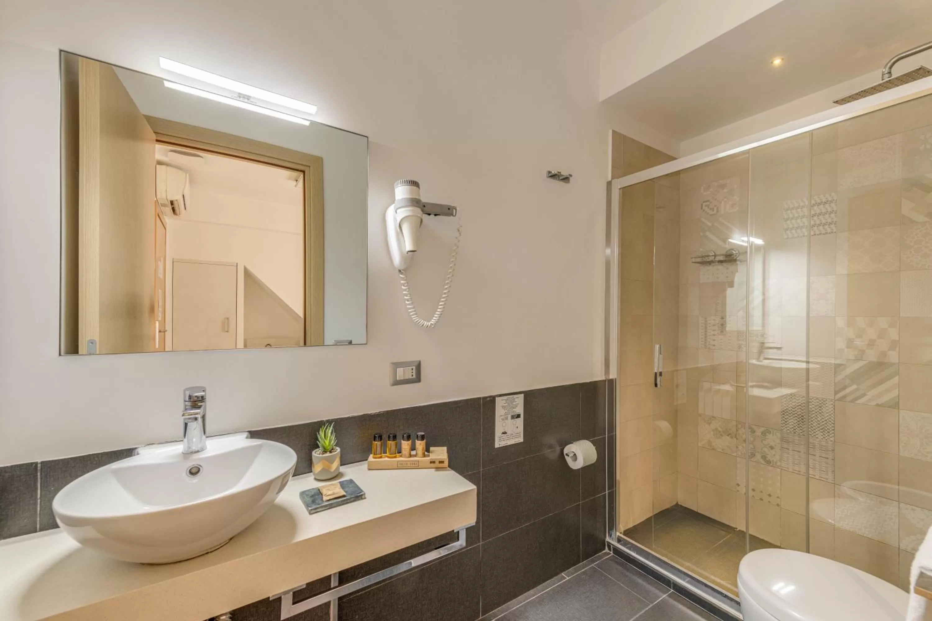 Bathroom in Trevi Palace Hotel