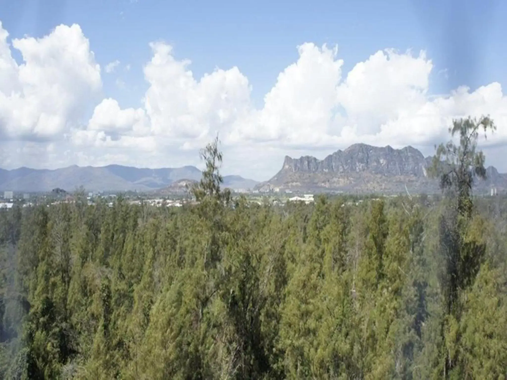 Triple Room with Mountain View in Long Beach Cha-Am Hotel Triple Room with Mountain View in Long Beach Cha-Am Hotel