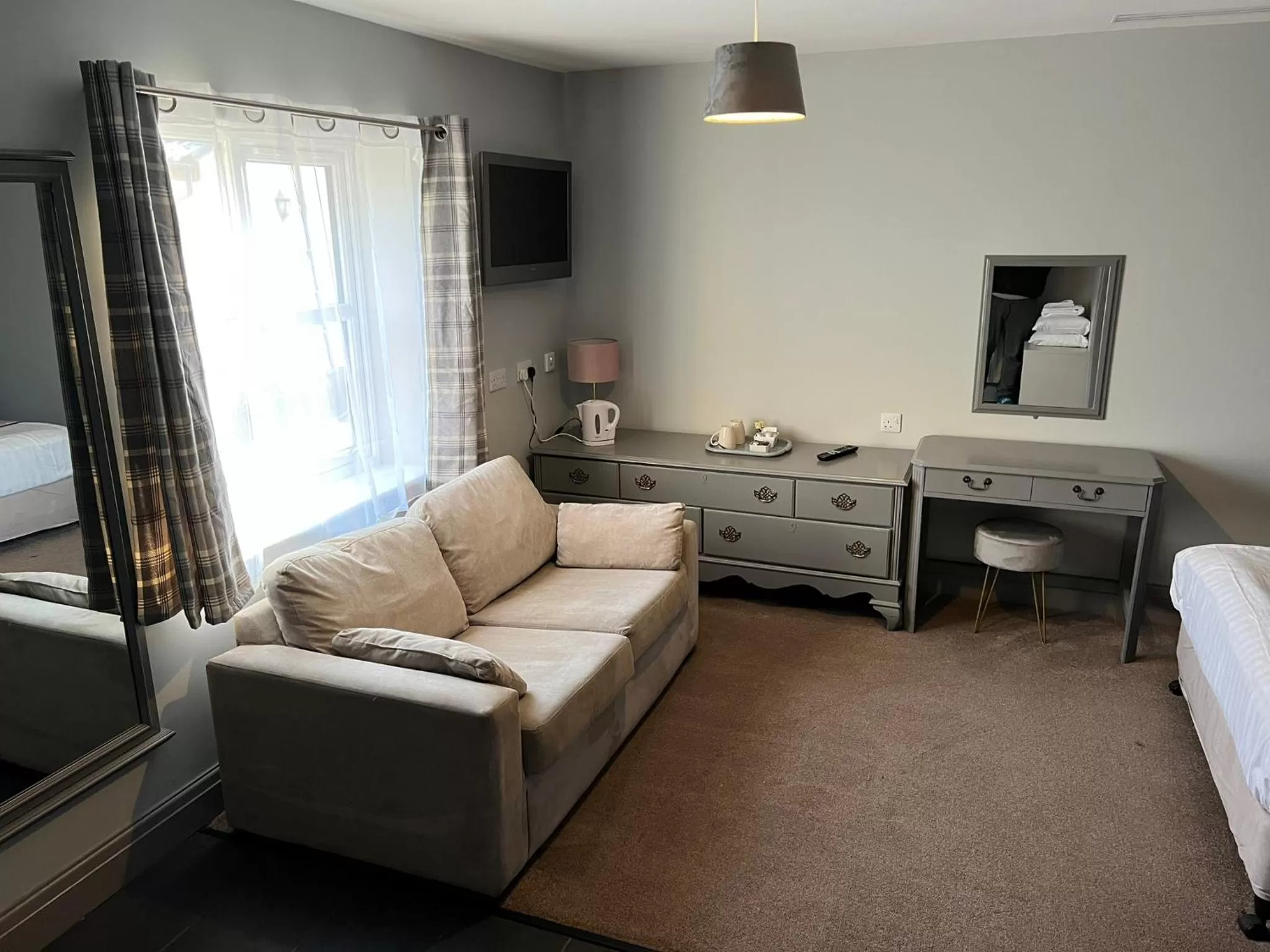 Bedroom, Bed in The Black Horse Inn