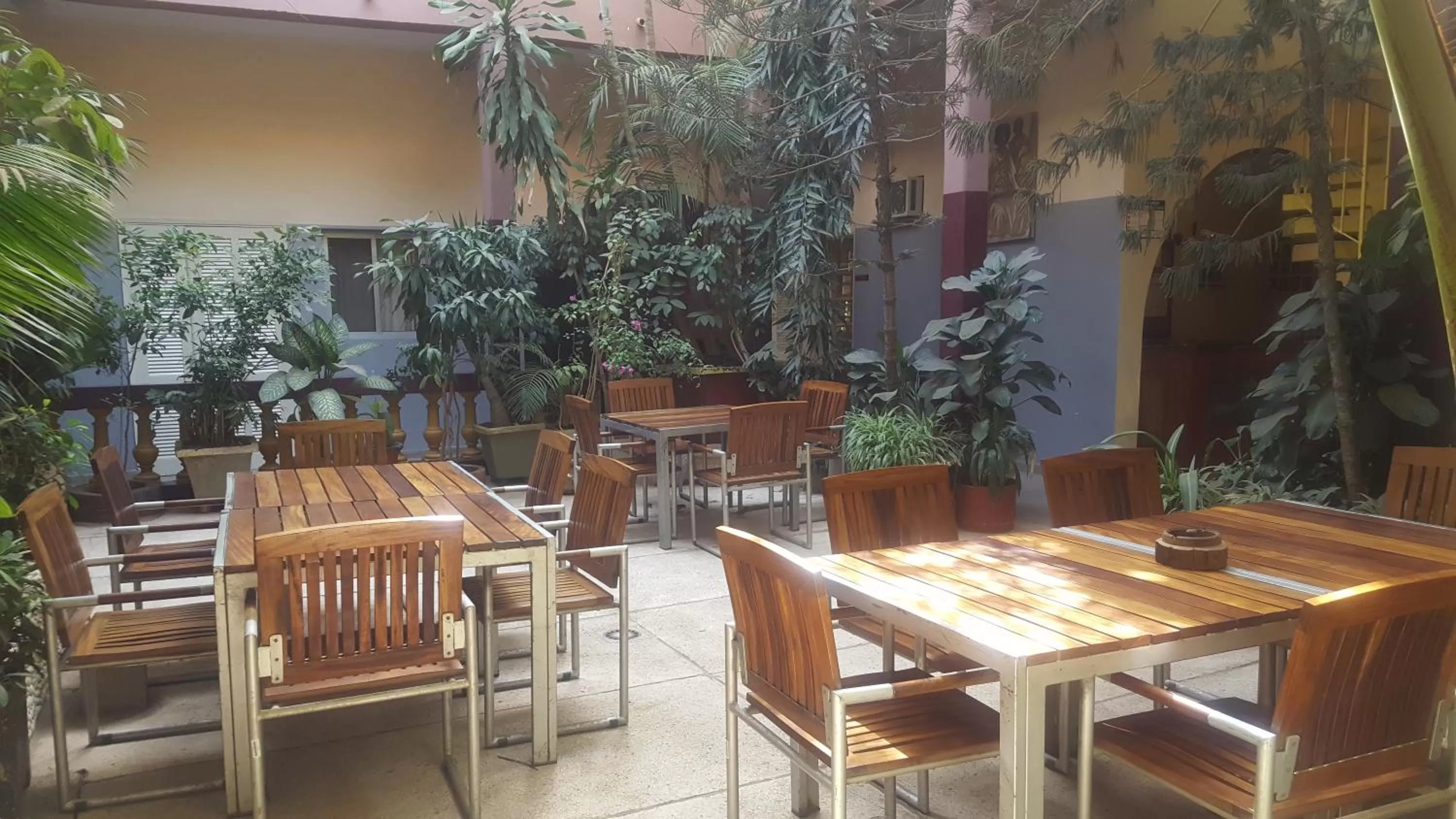 Patio, Restaurant/Places to Eat in Hôtel Saint-Louis Sun Dakar
