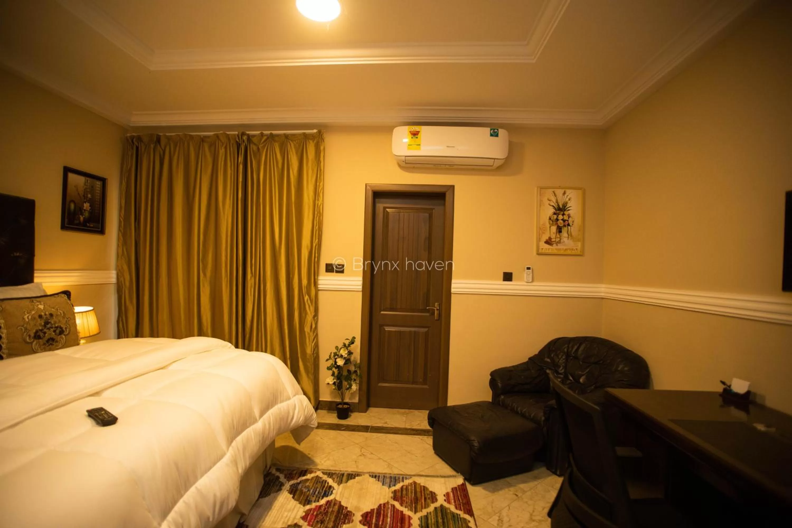 Bed in Brynx Haven - Cape Coast