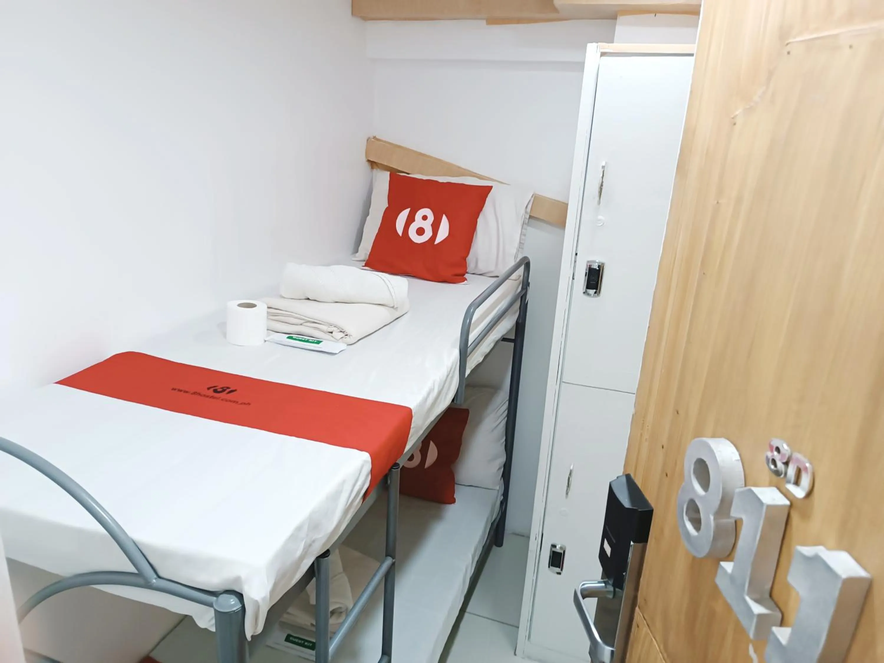 bunk bed, Bed in 8Hostel