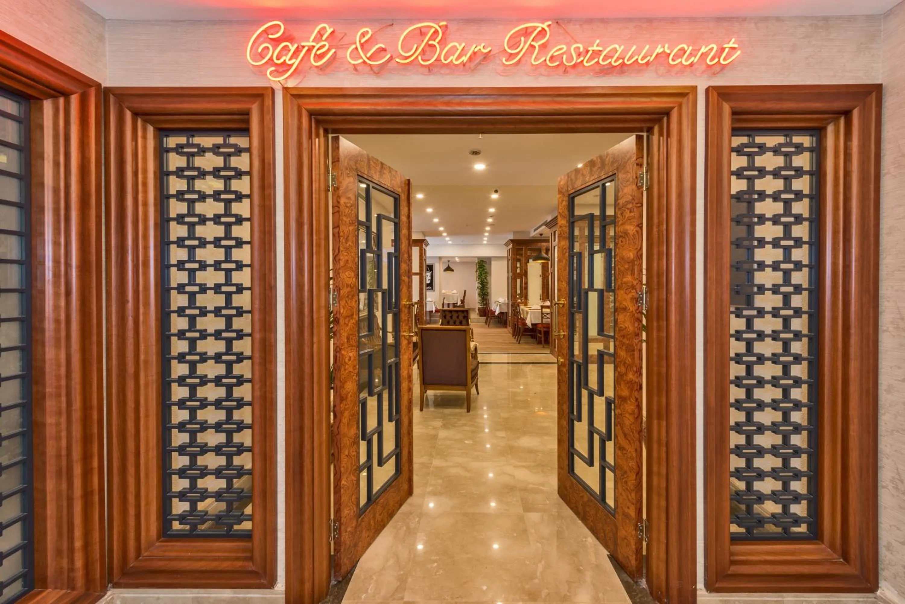 Restaurant/places to eat in Glorious Hotel