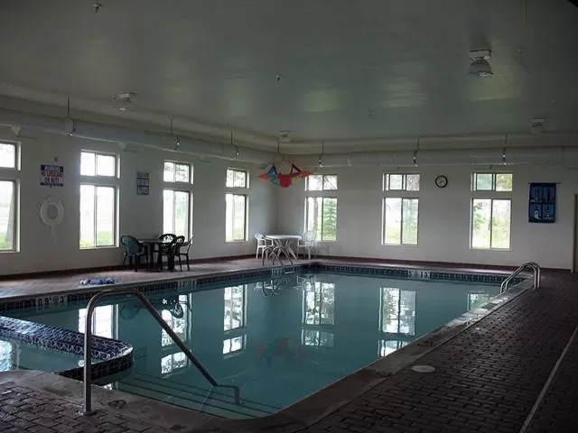Swimming pool in Pellston Lodge