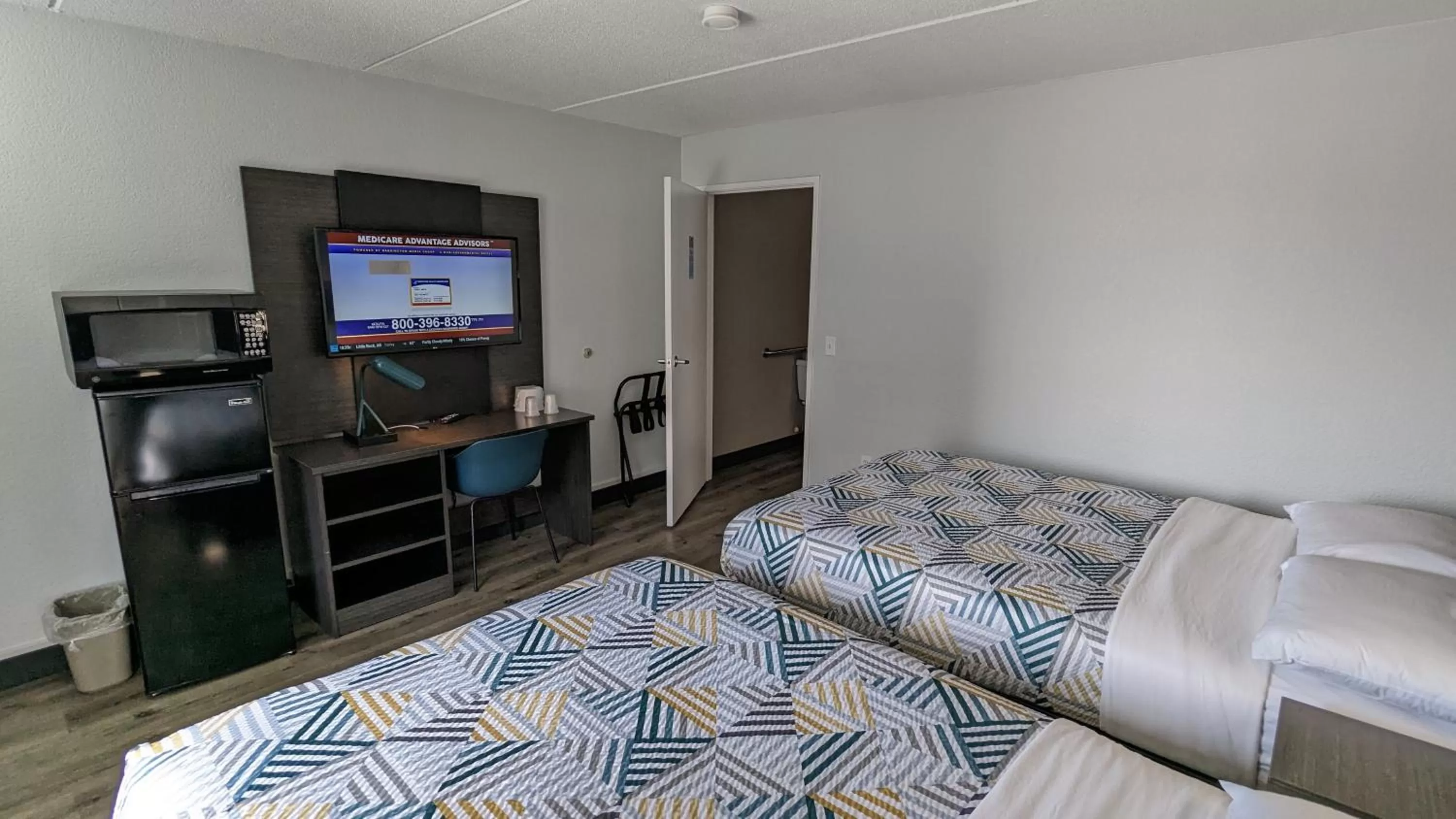 Living room, TV/Entertainment Center in Motel 6-Leominster, MA