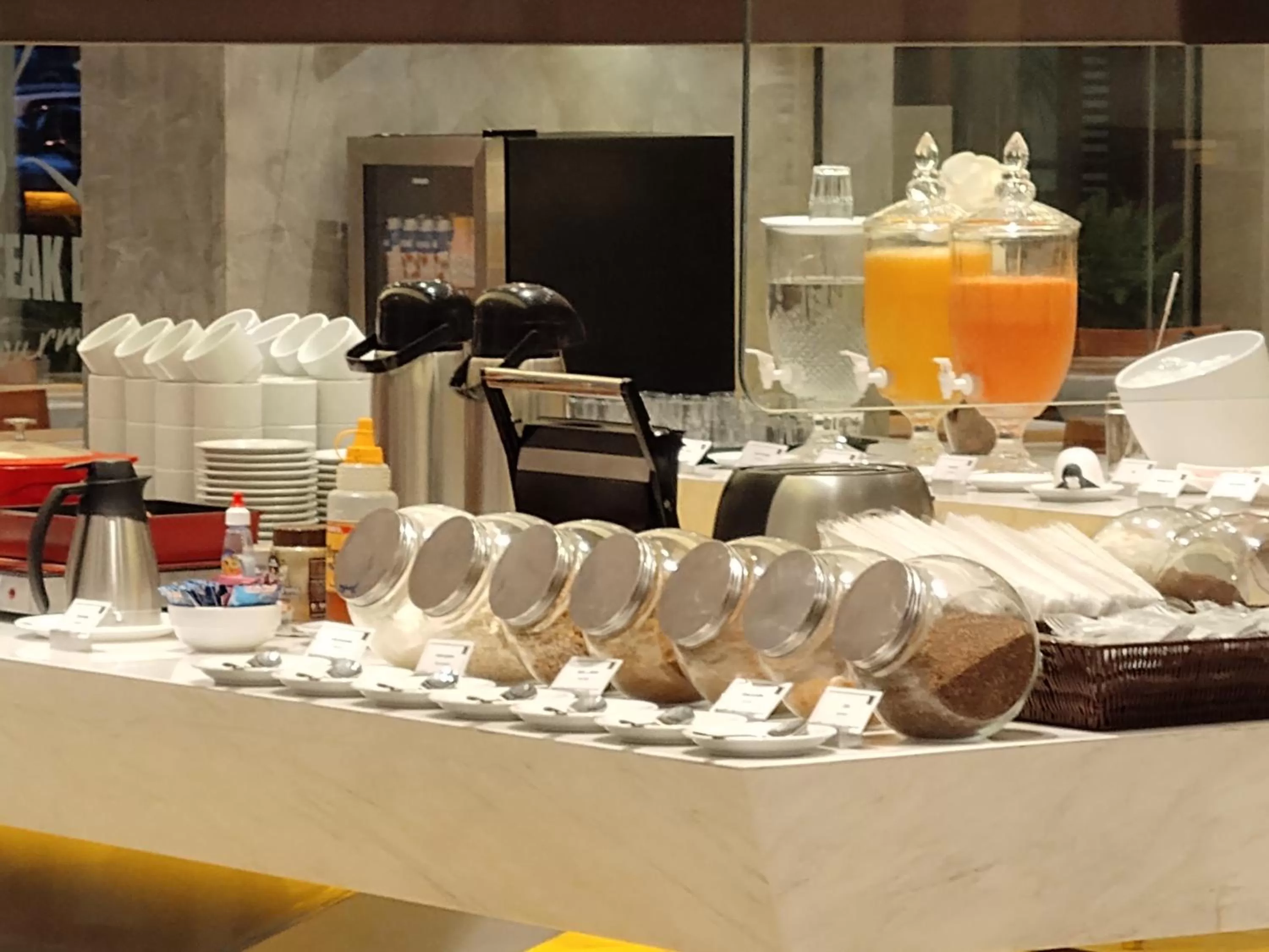 Restaurant/places to eat in Lets Idea Brasília Hotel