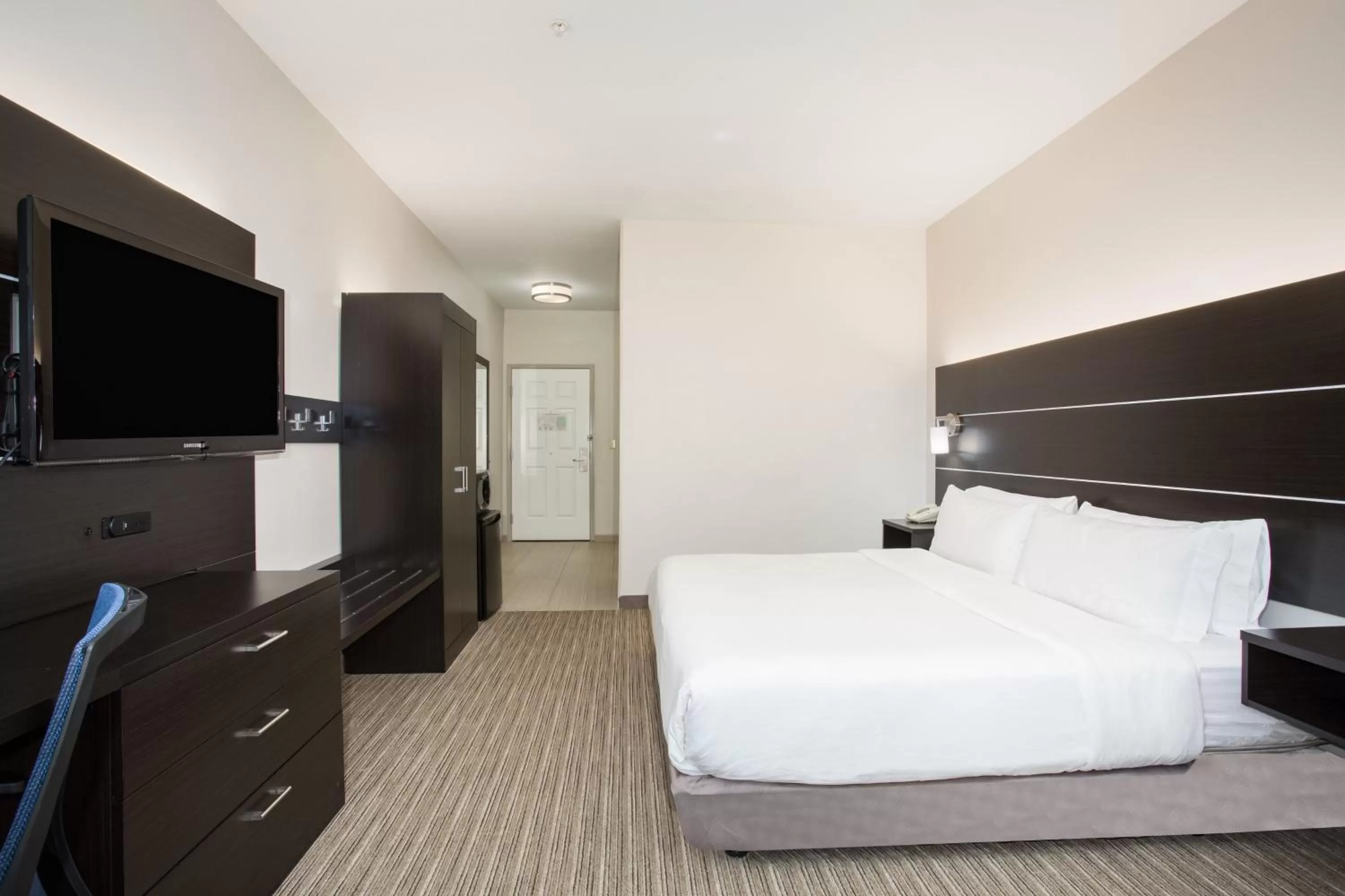 Photo of the whole room, Bed in Holiday Inn Express Hotel & Suites Fort Collins by IHG