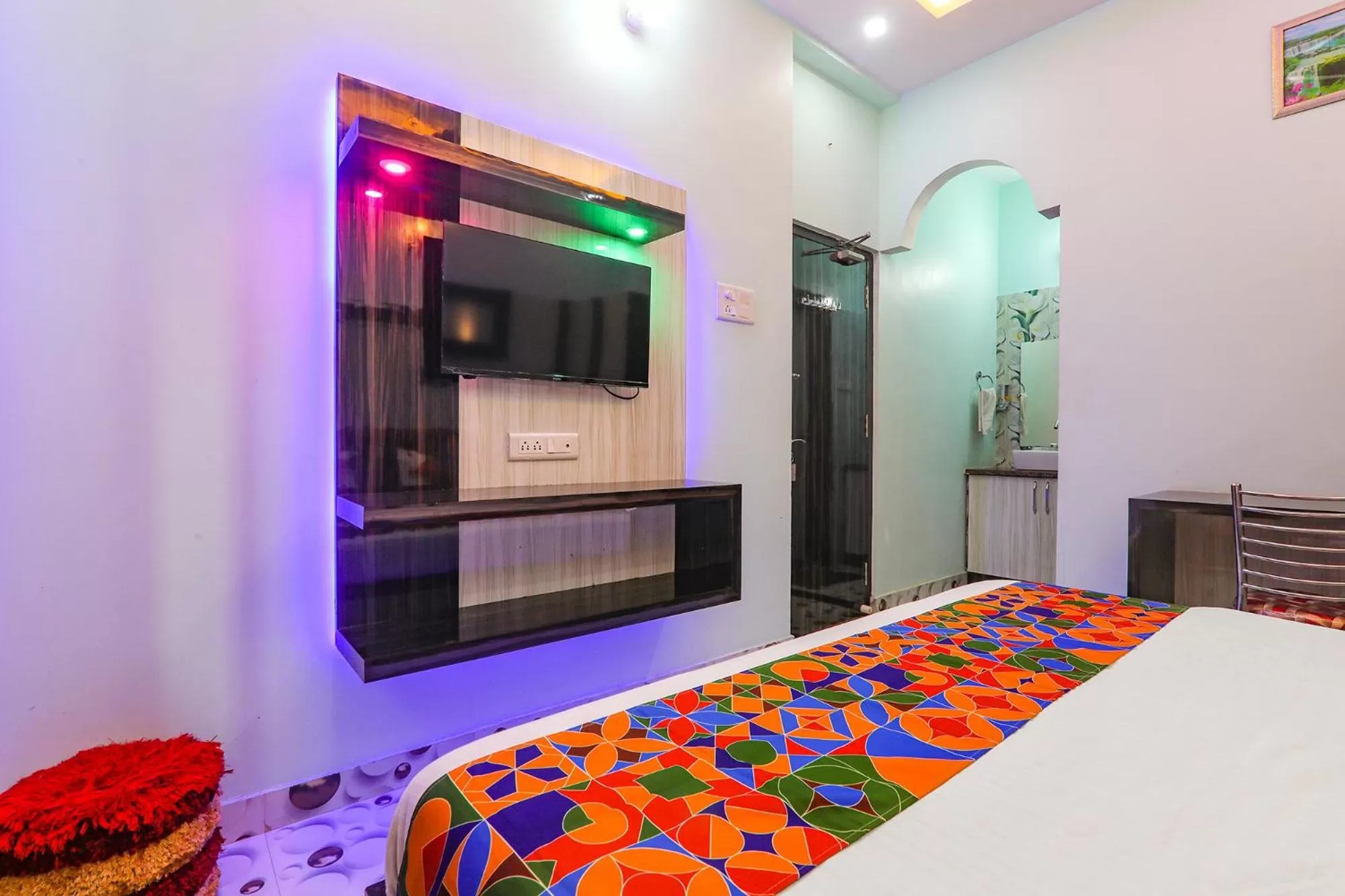 Bed in FabHotel Lumbini International - Nr Sarnath Museum