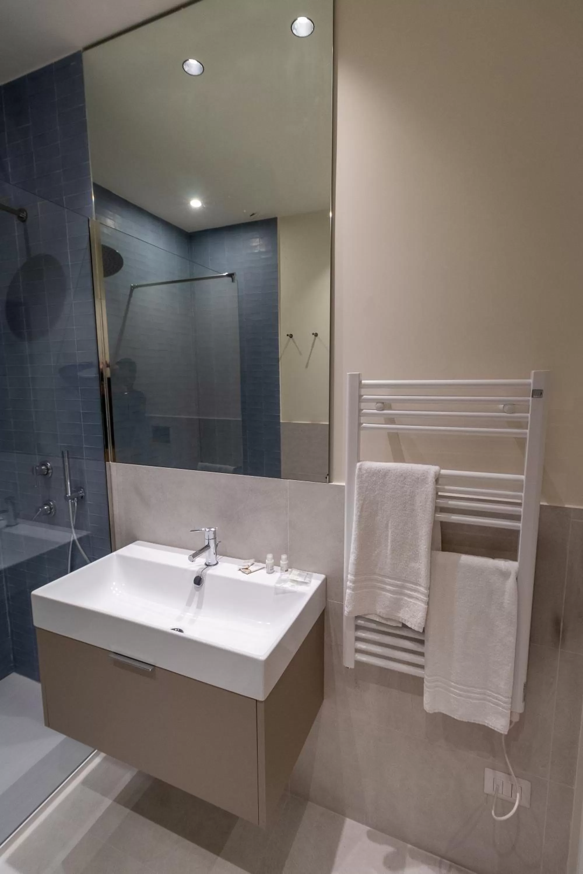 Shower, Bathroom in Pasubio Quattro BB