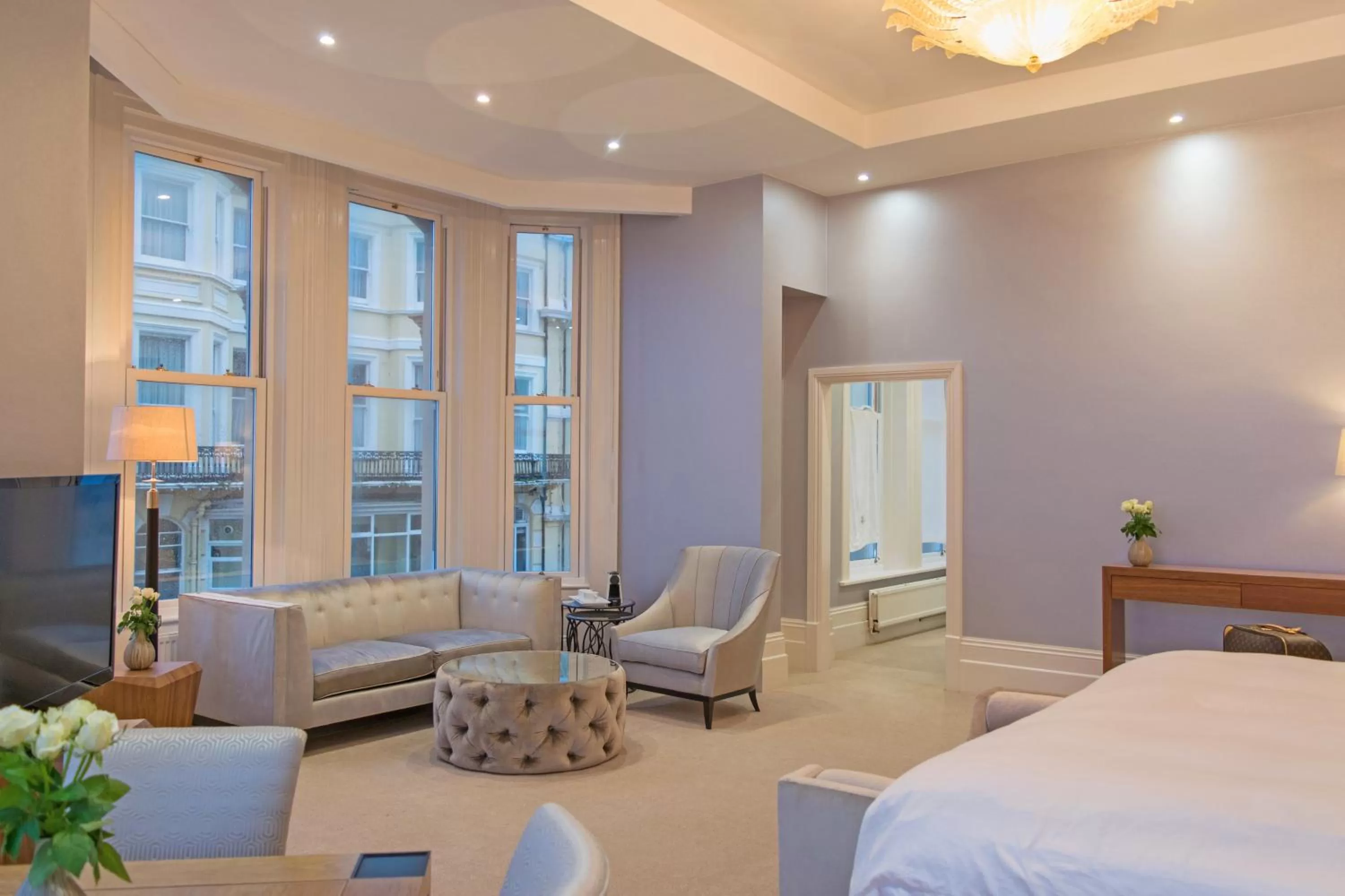 Photo of the whole room, Bed in The Chatsworth Hotel