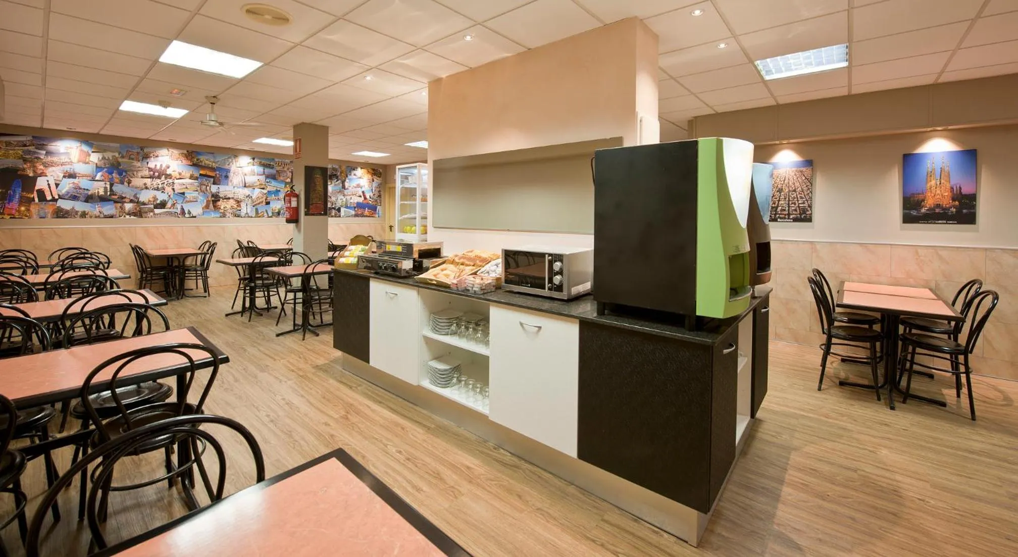 Restaurant/places to eat in Hostal Barcelona