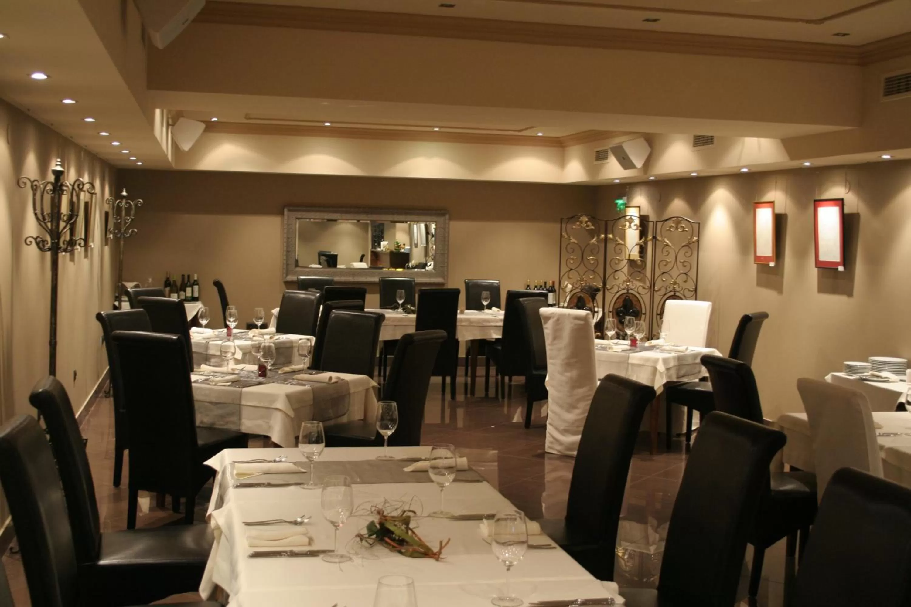 Restaurant/places to eat in Ventura Boutique Hotel