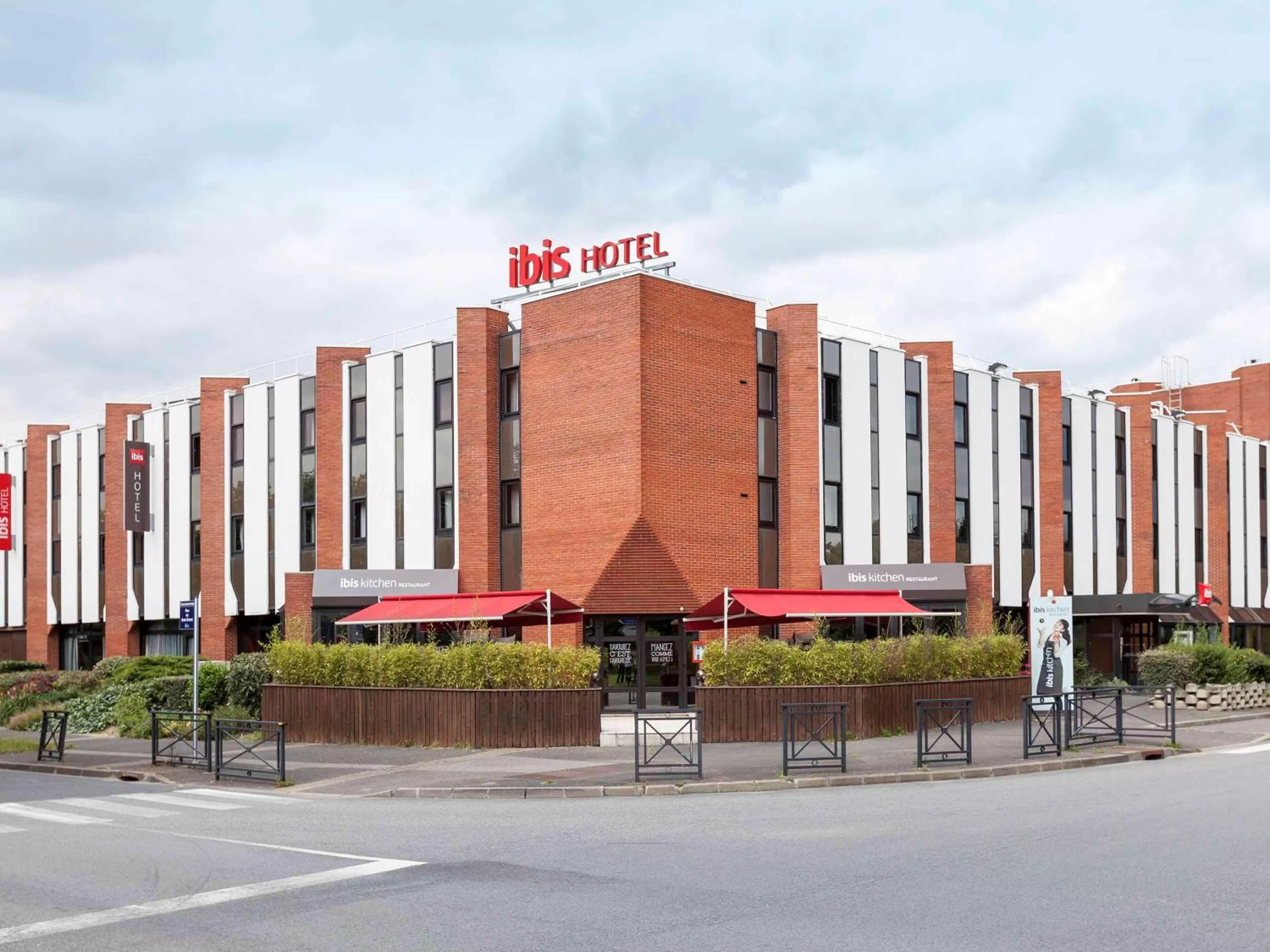 Property building in Ibis Évry-Courcouronnes