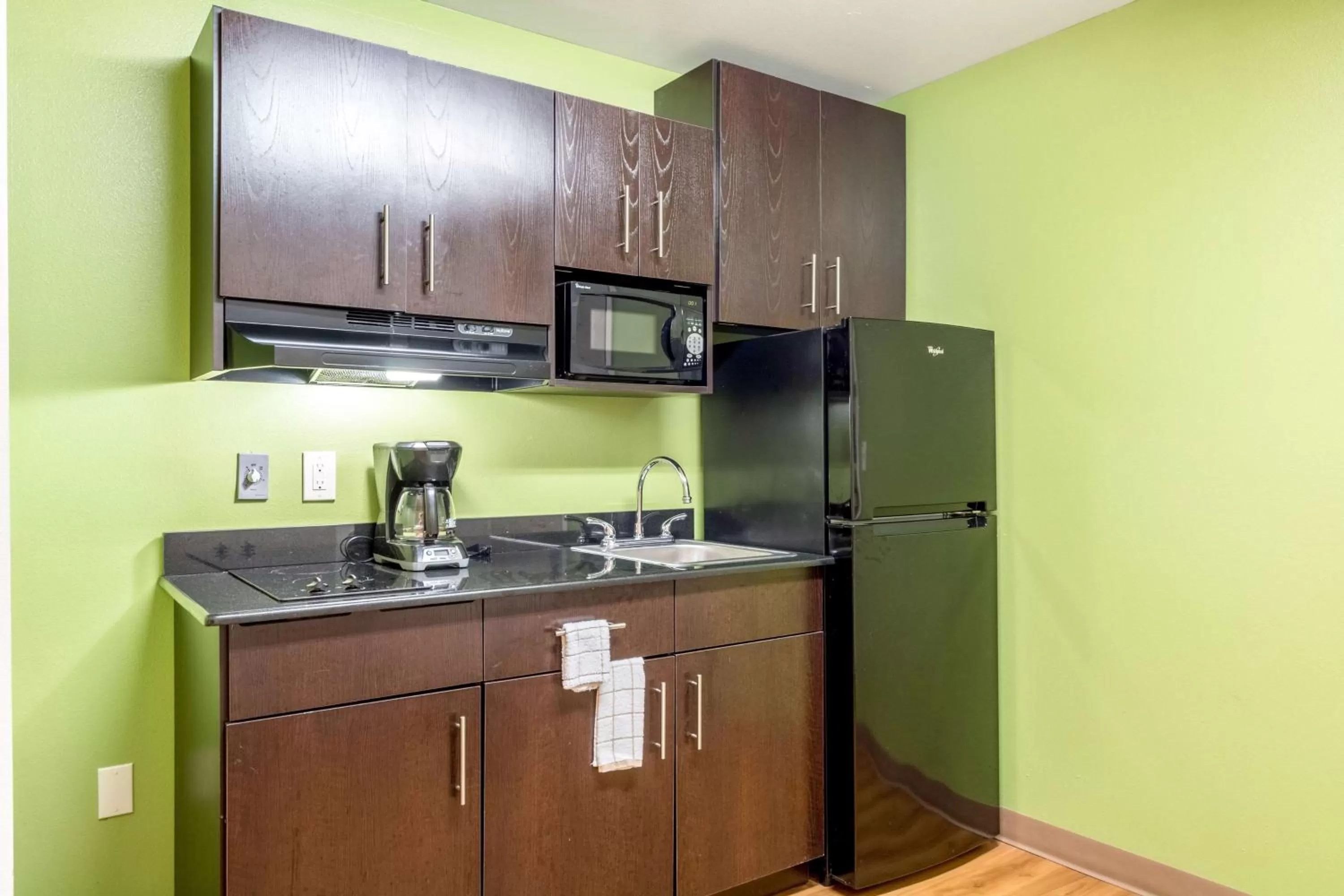 Kitchen or kitchenette in Super 8 by Wyndham Kenedy