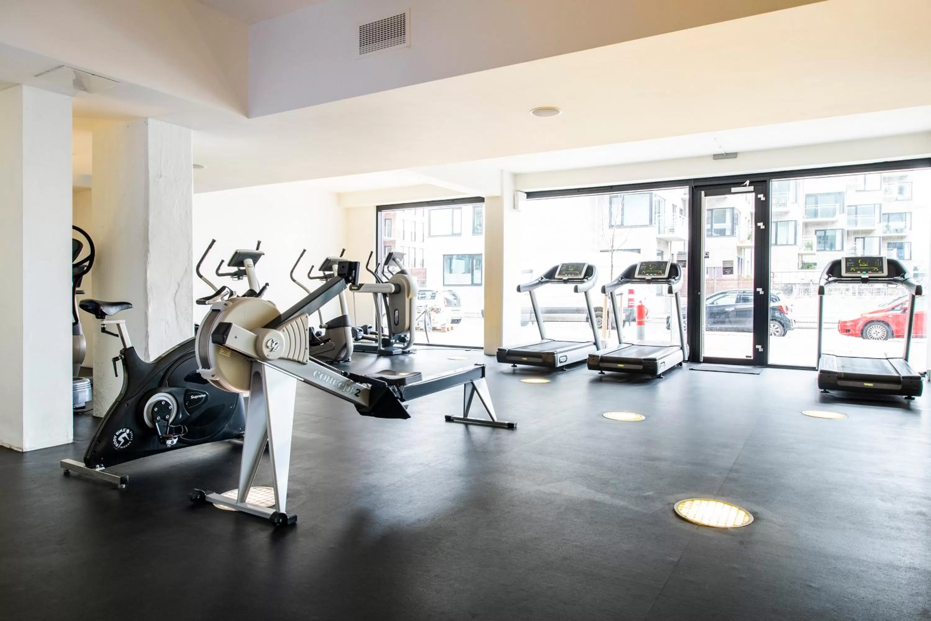 Fitness centre/facilities, Fitness Center/Facilities in By The Pier apartments - Into This Place