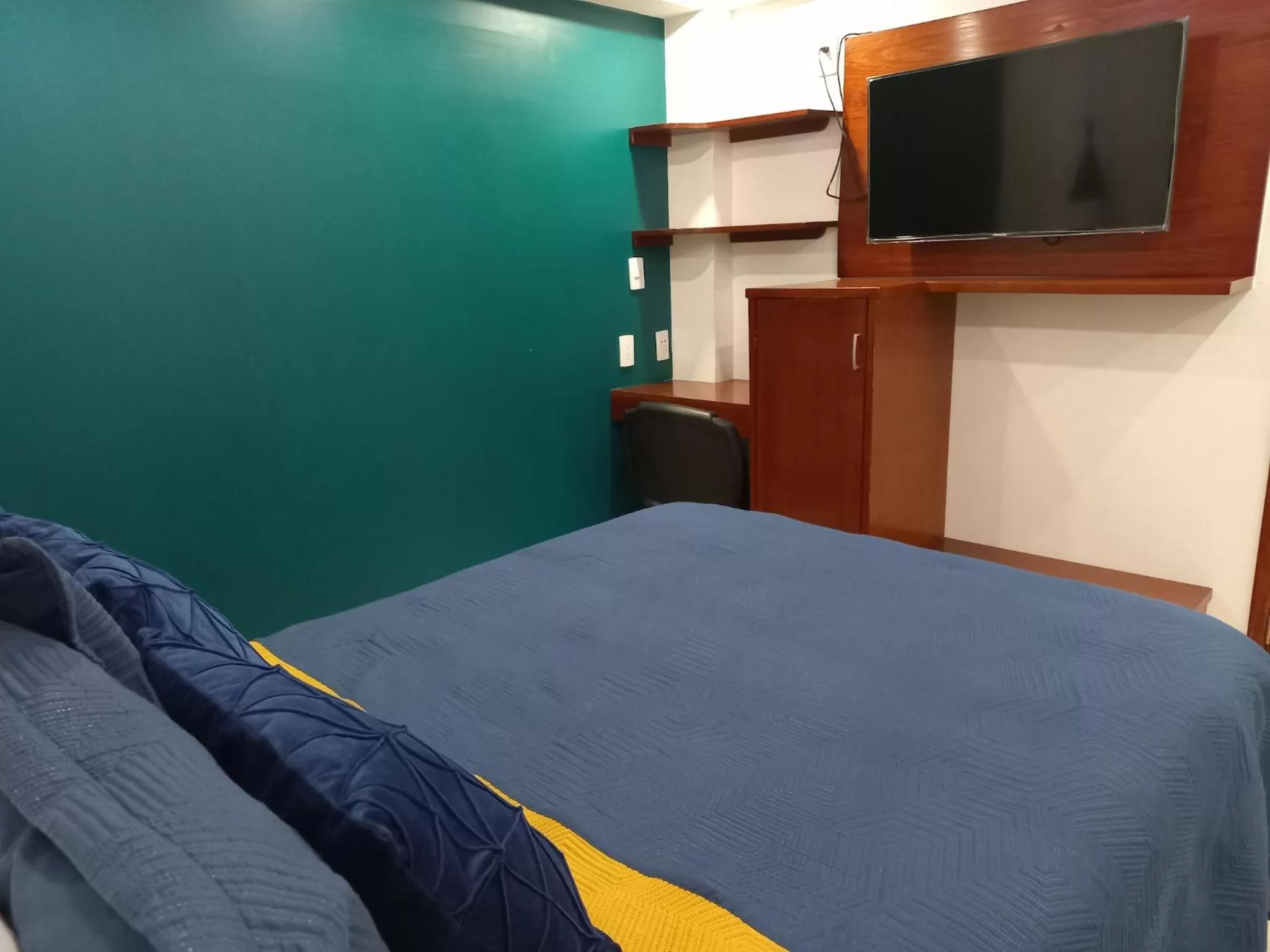 Decorative detail, Bed in La Aurora Hotel Like Home