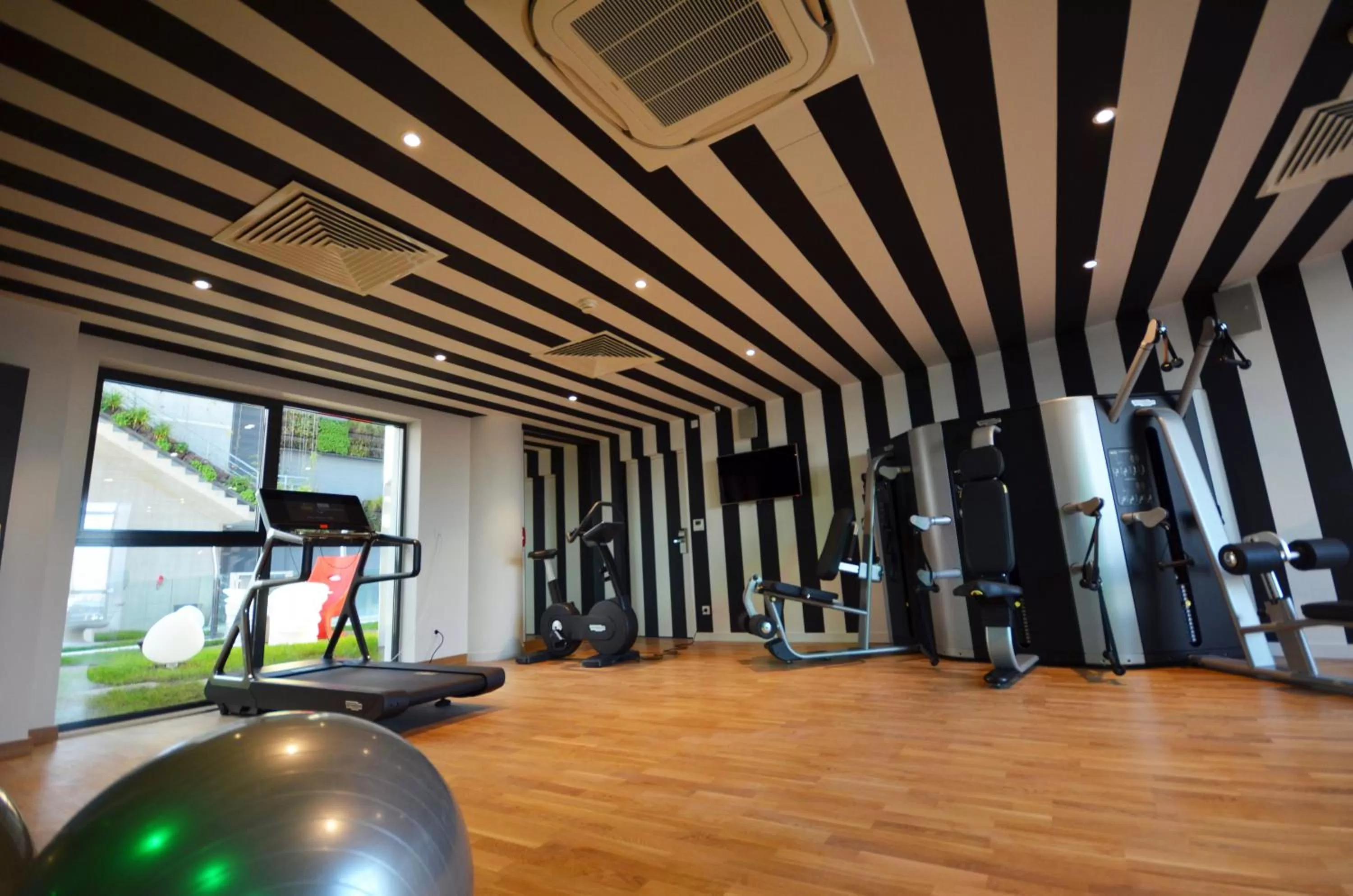 Fitness centre/facilities in Holiday Inn Dijon Toison D'or by IHG