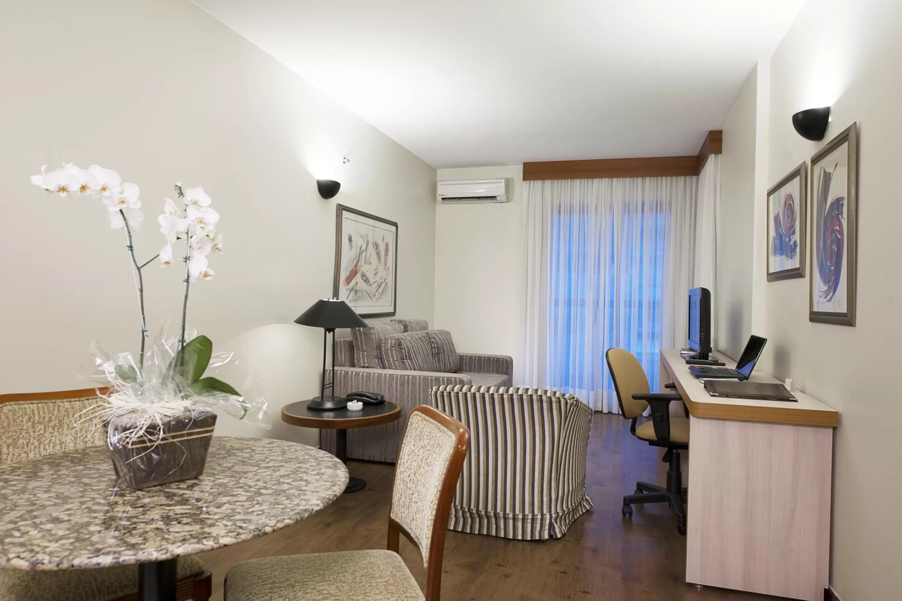 Seating area in Metropolitan Hotel Brasília
