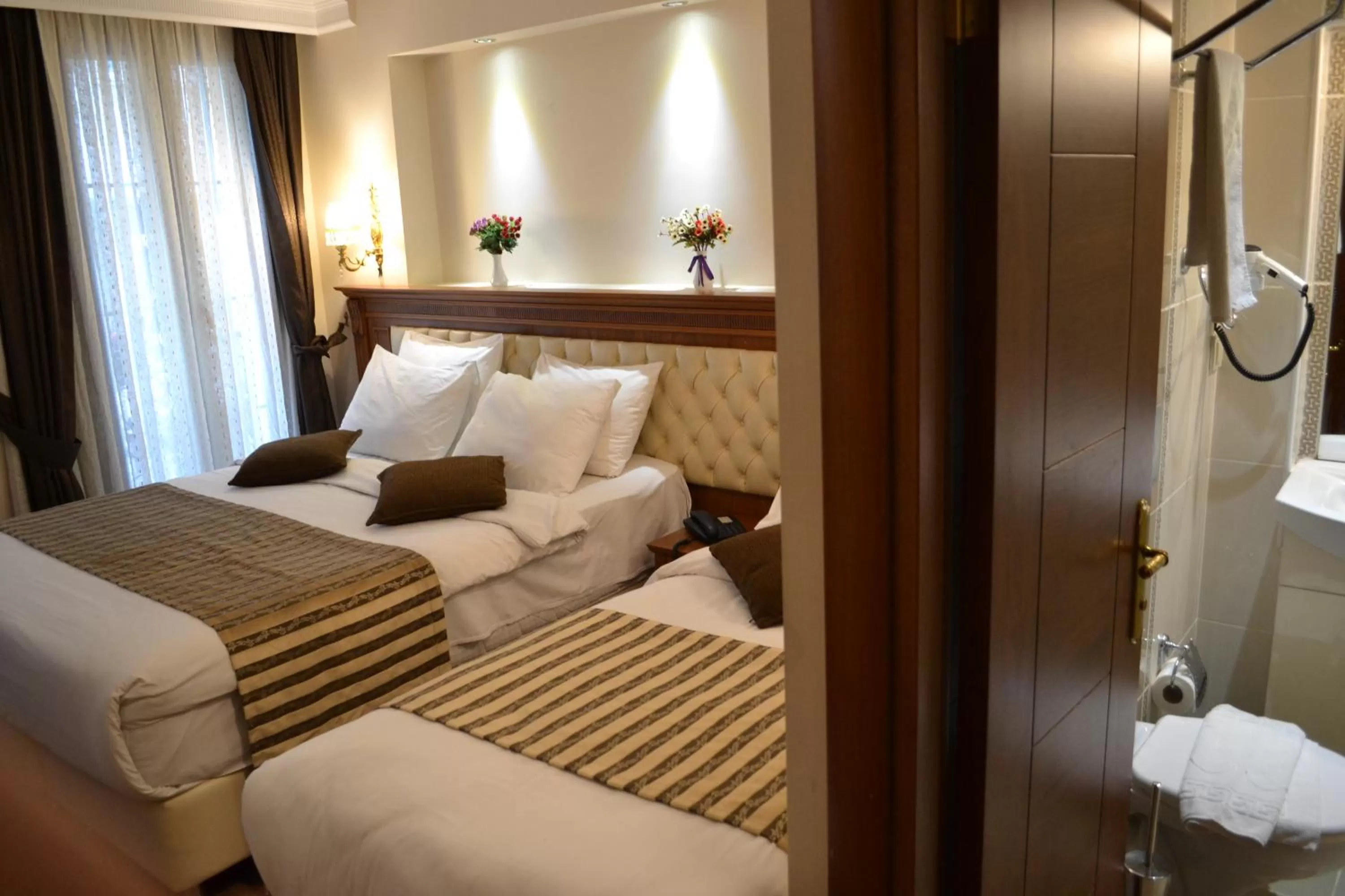 Bedroom, Bed in Seven Days Hotel - İstanbul