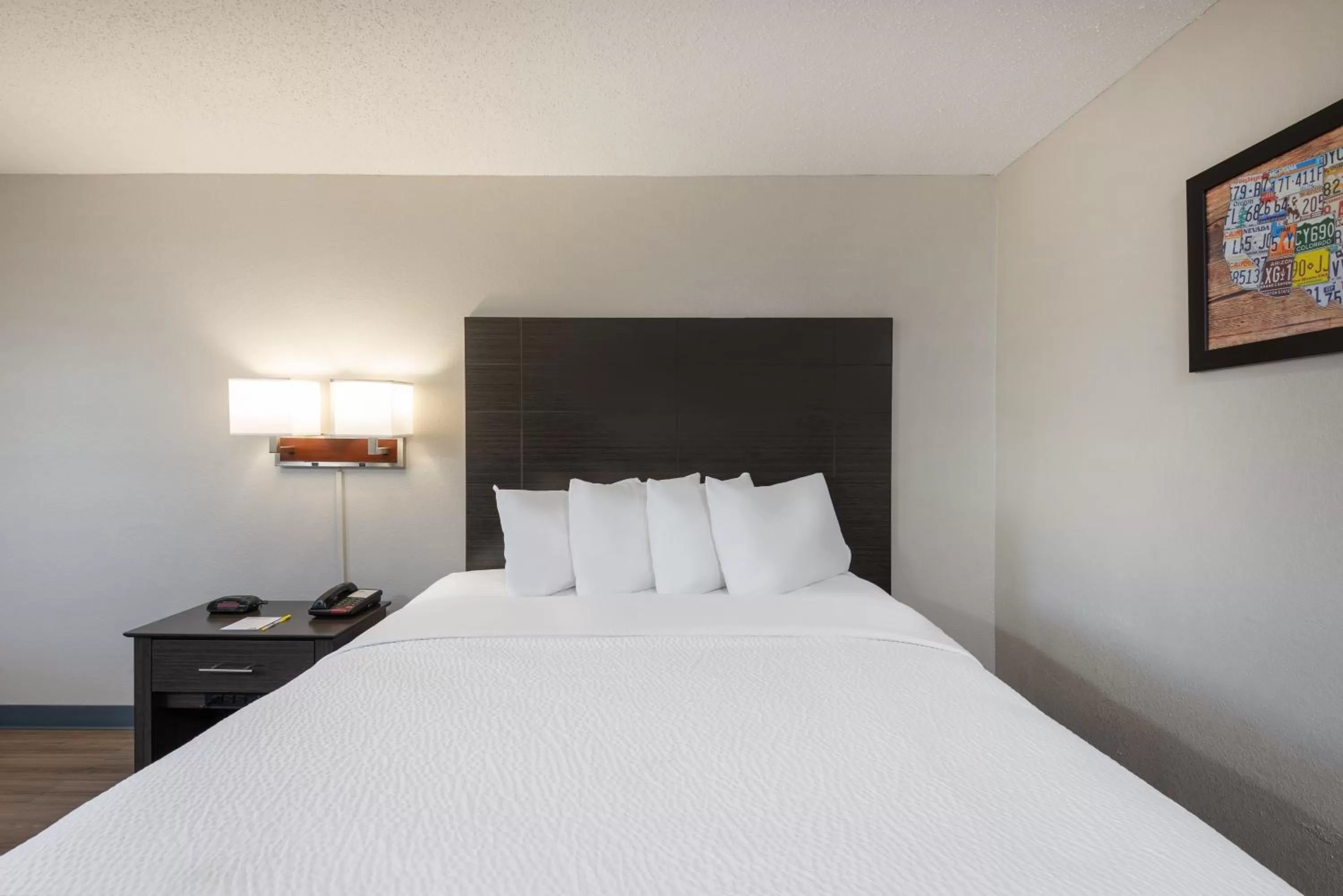 Bed in Days Inn by Wyndham Somerset PA I-70 I-76