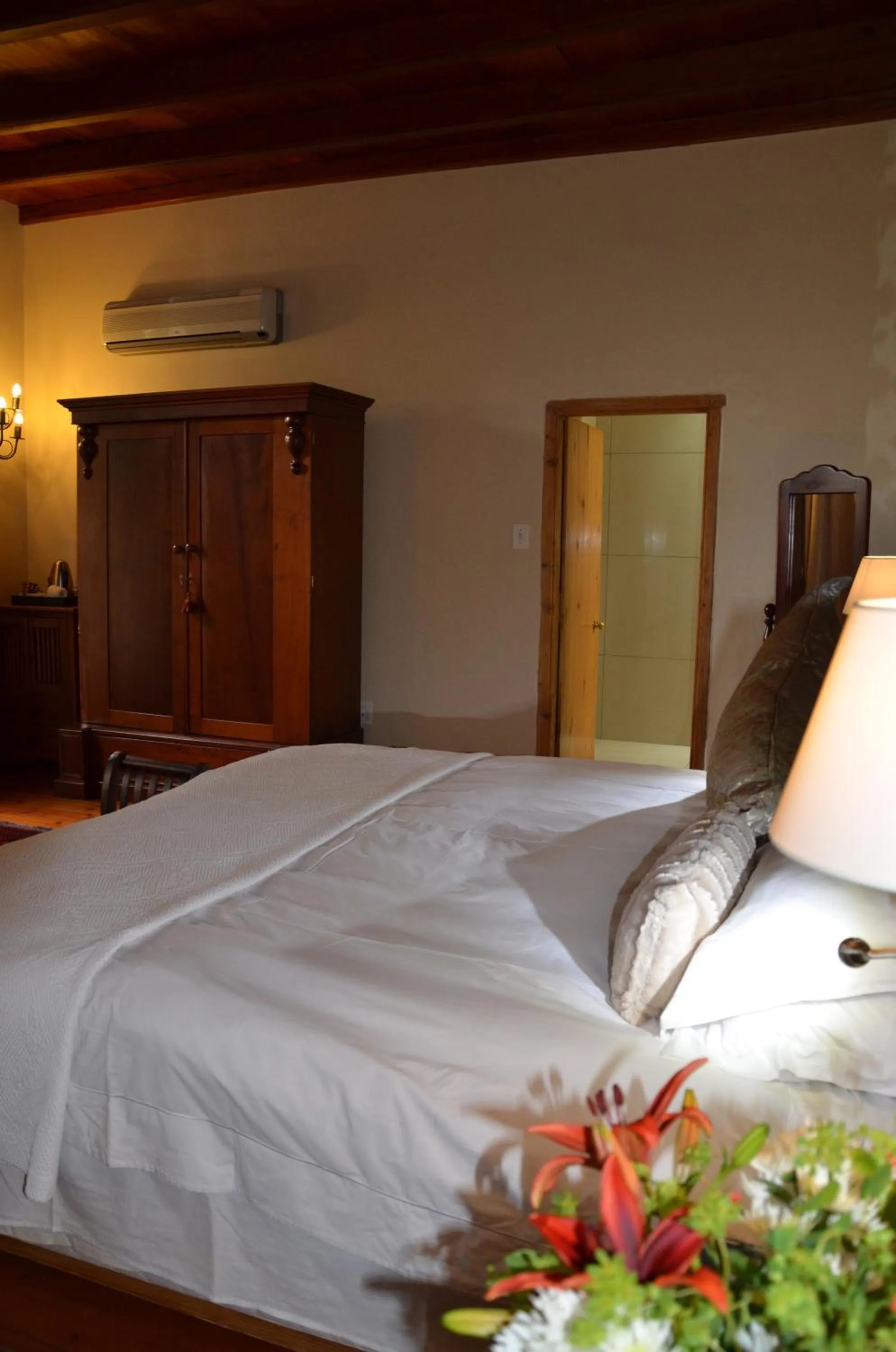 Photo of the whole room, Bed in Lemoenkloof Boutique Hotel