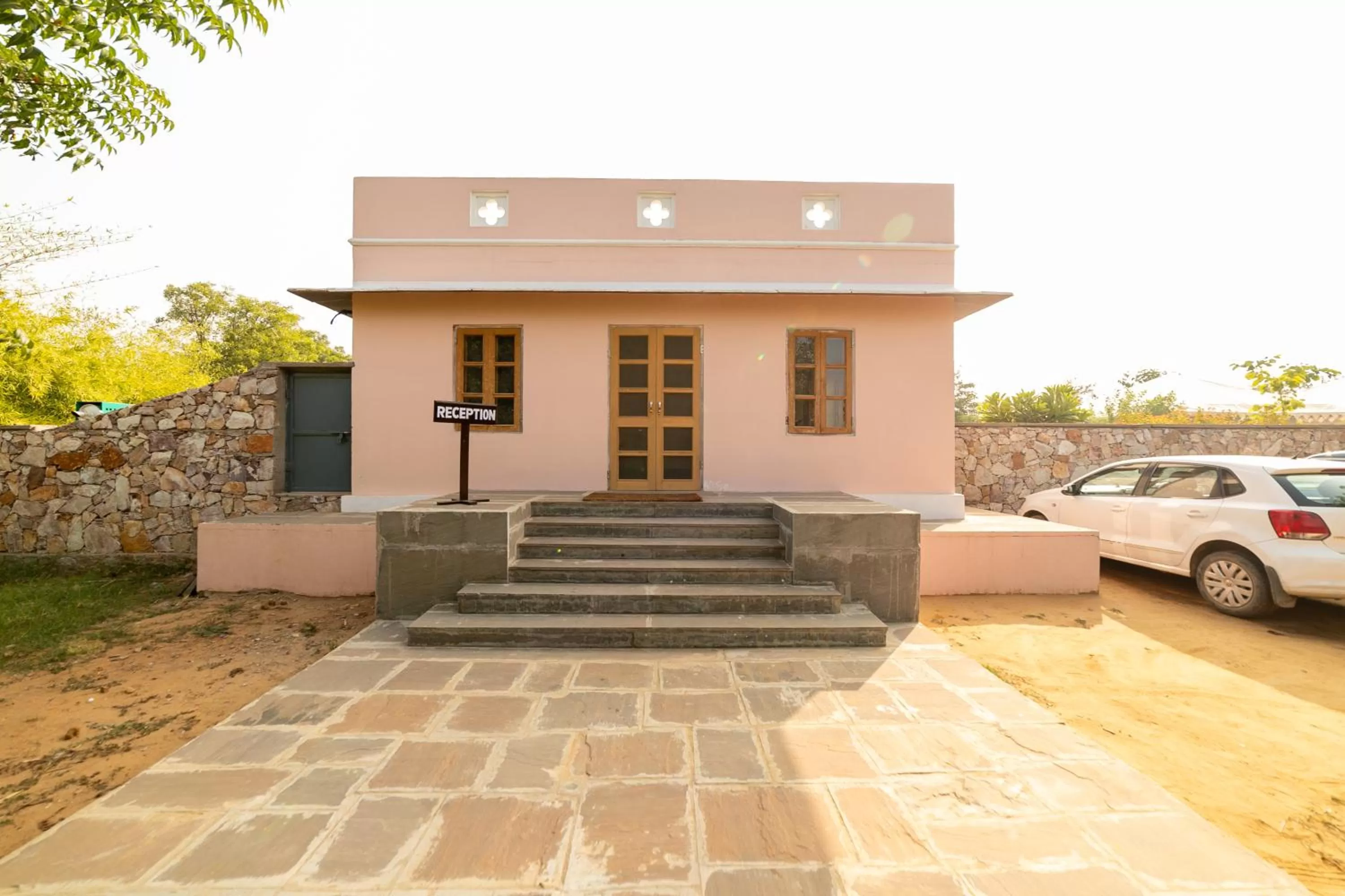 Facade/entrance in Madho Bagh