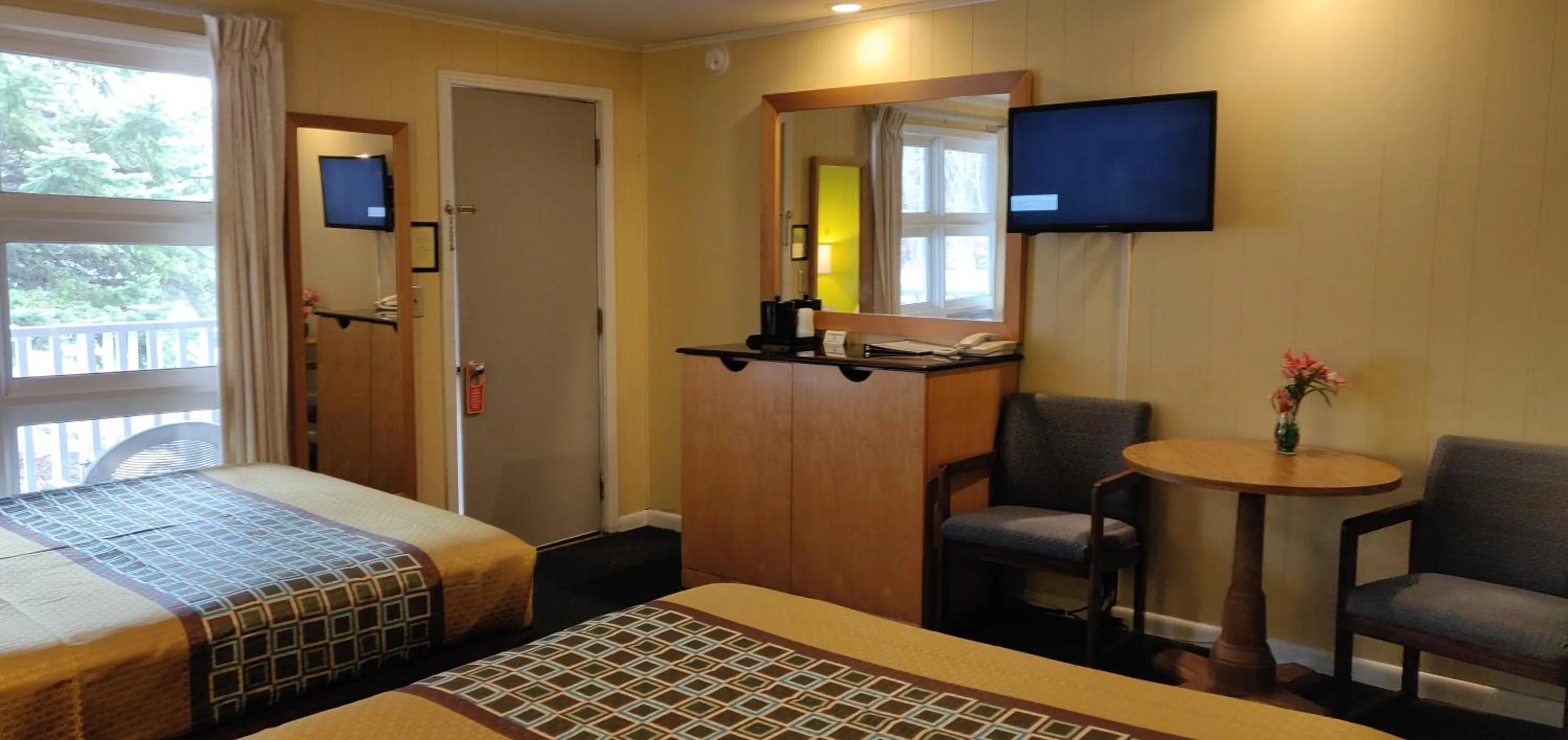 Bed in Pinebrook Motel